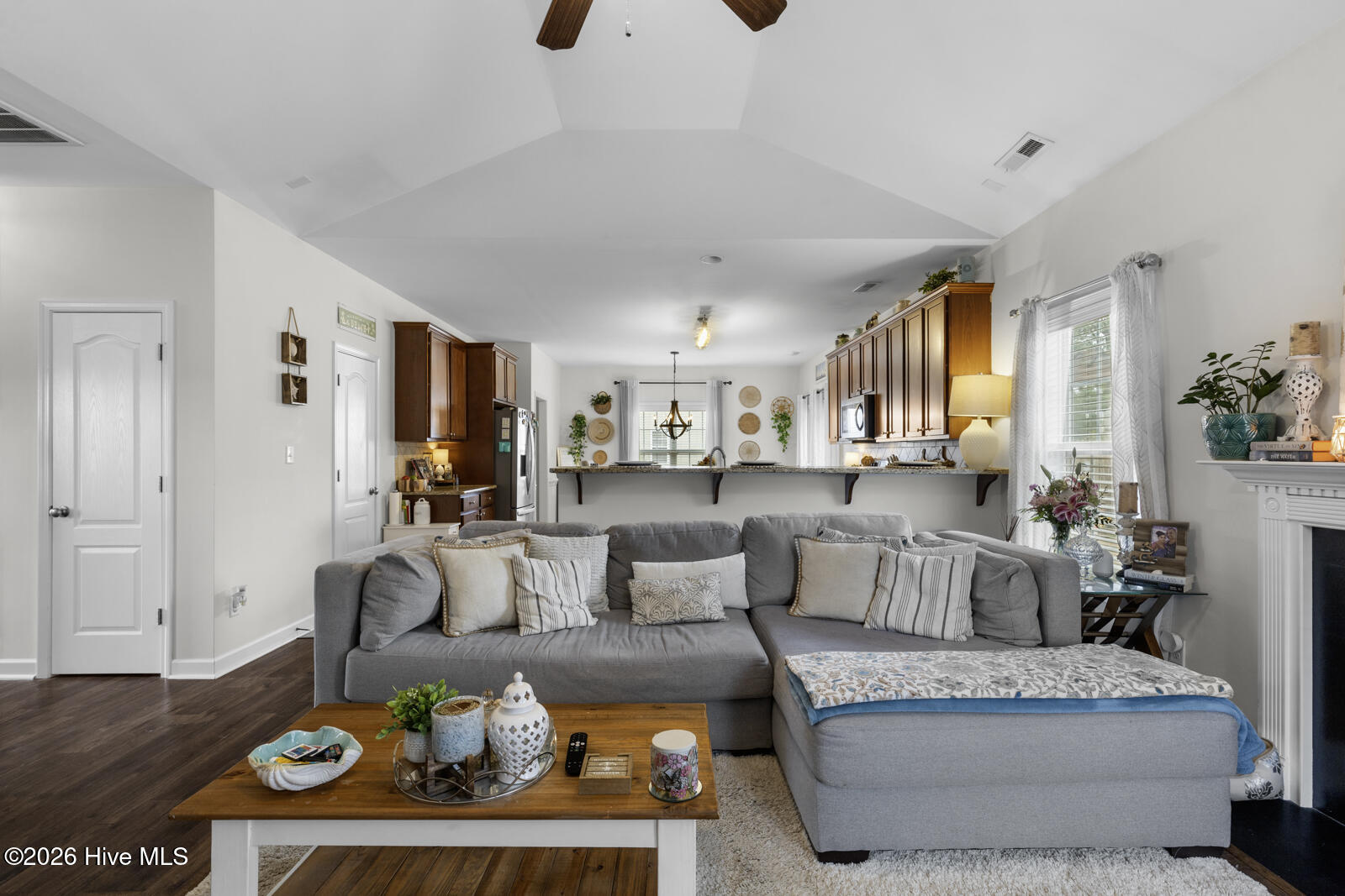 100555992 | Photo 14