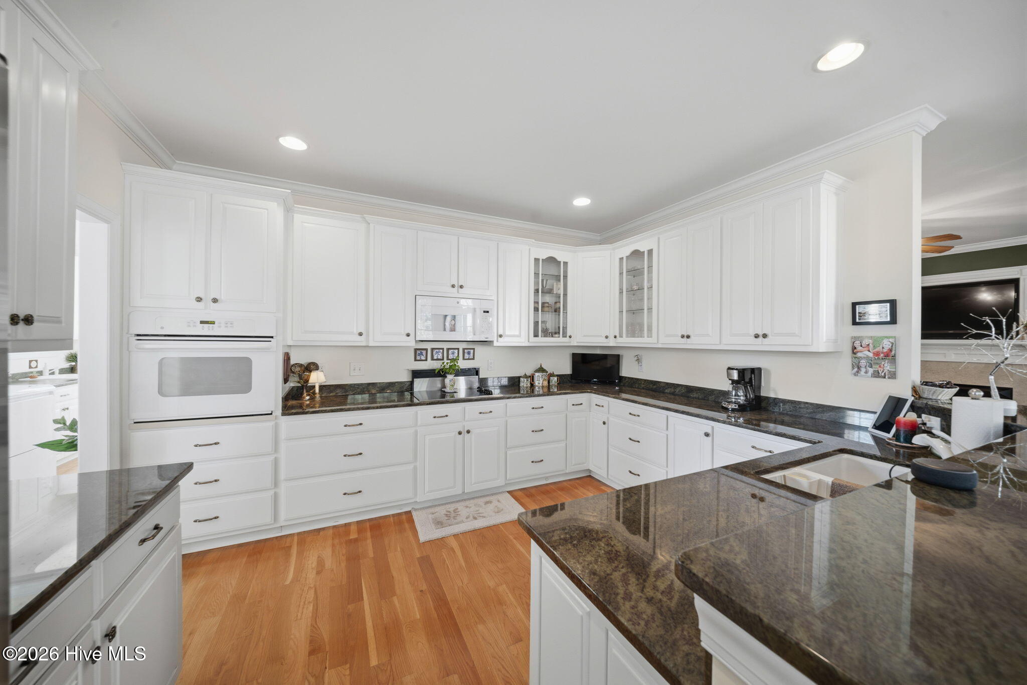 100570394 | Photo 32