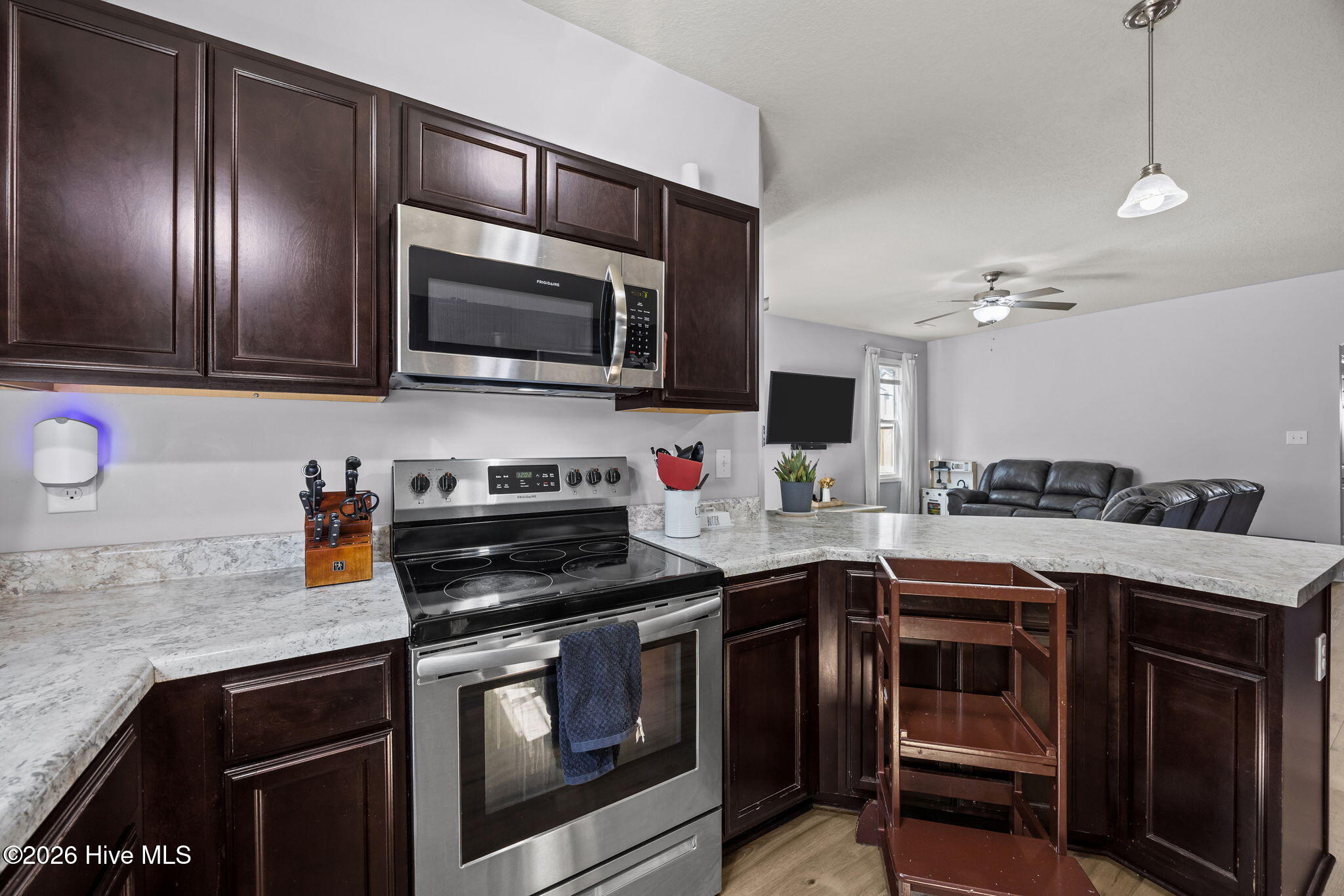 100556762 | Photo 16