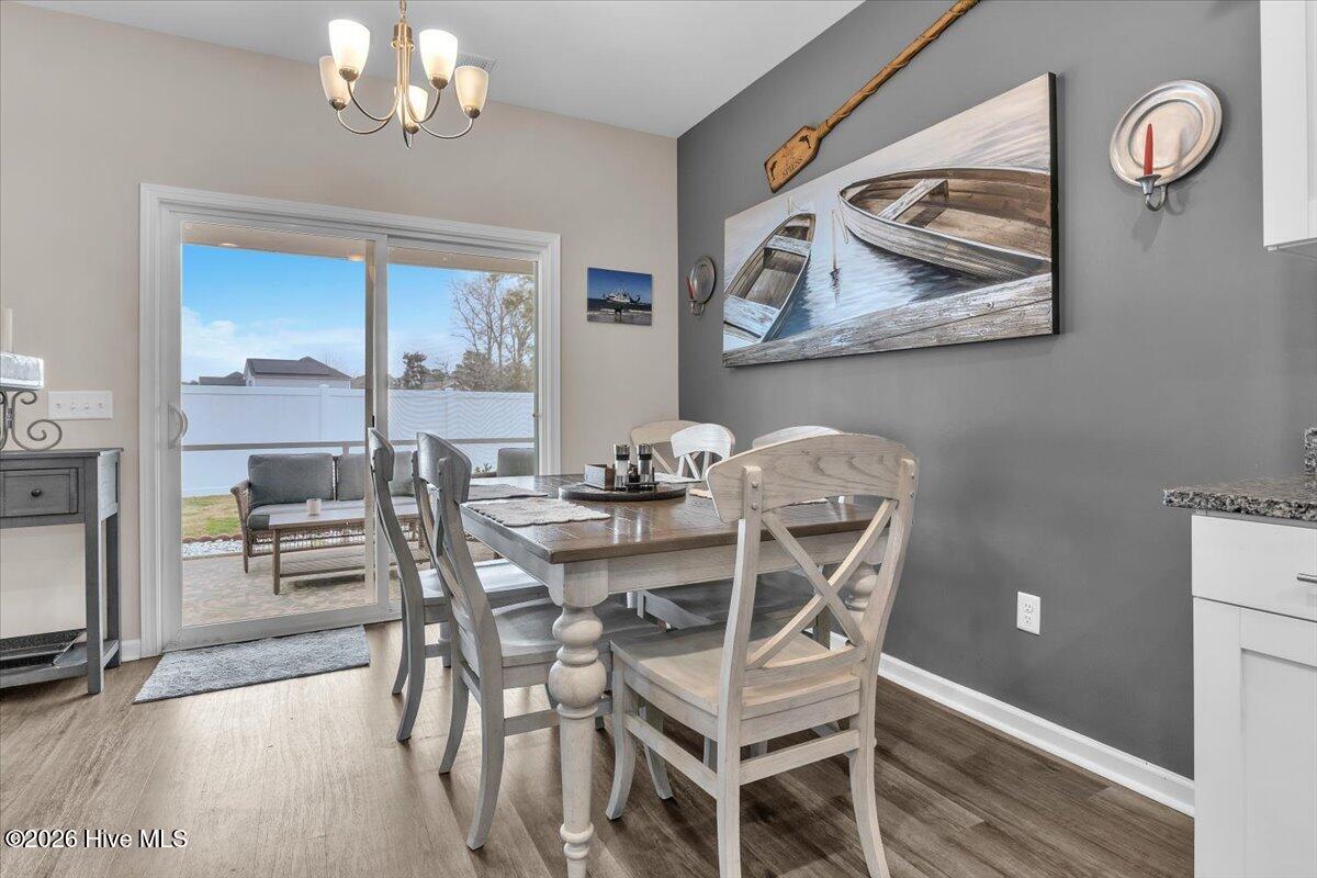 100558100 | Photo 19