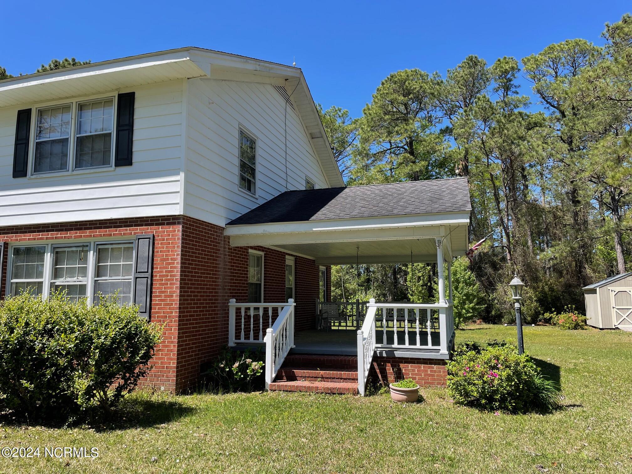 Homes for sale in Cedar Island, NC | 152 W Bayshore Dr, Cedar Island, NC 28520 | MLS# 100581542