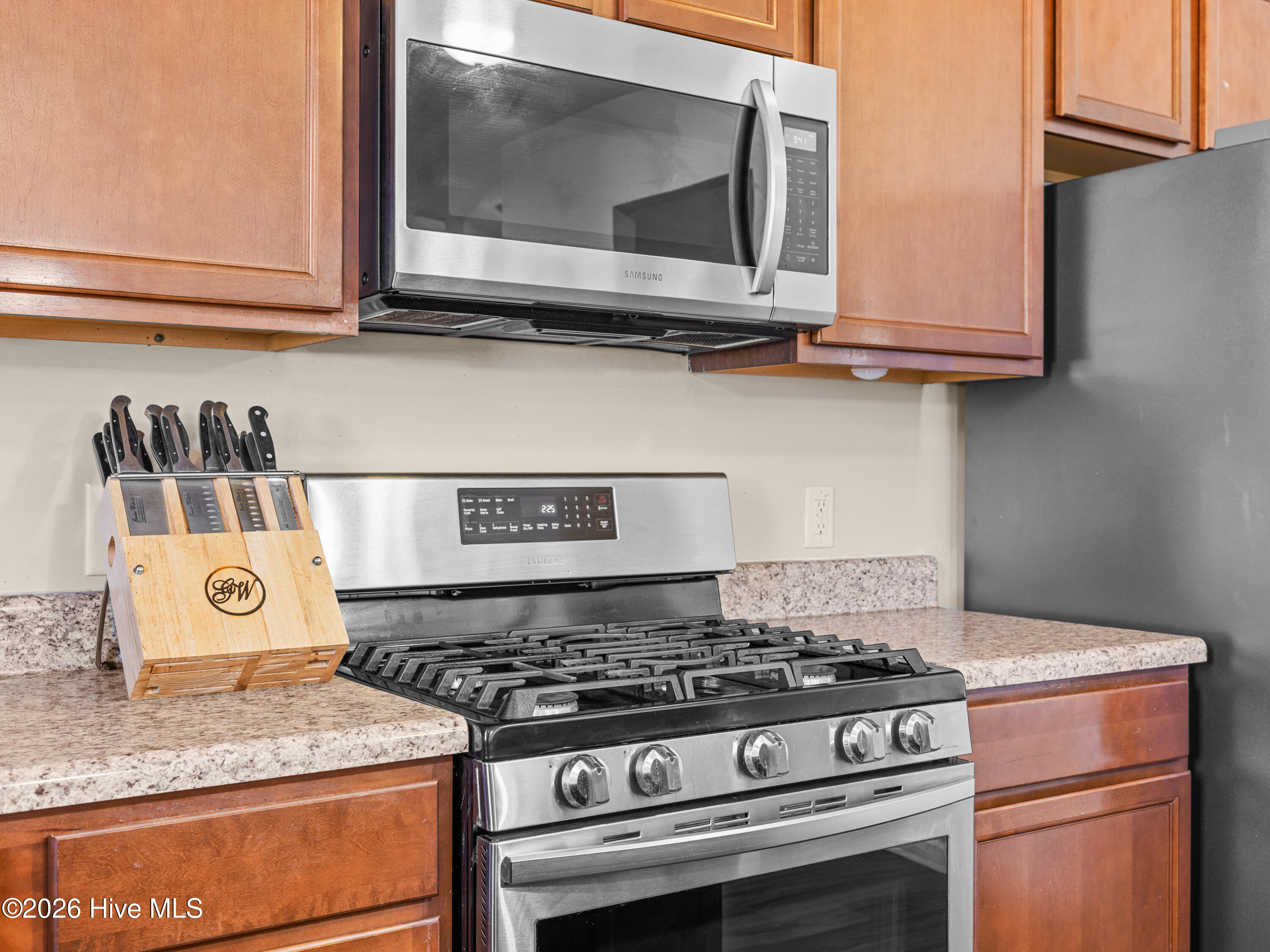 100553389 | Photo 26