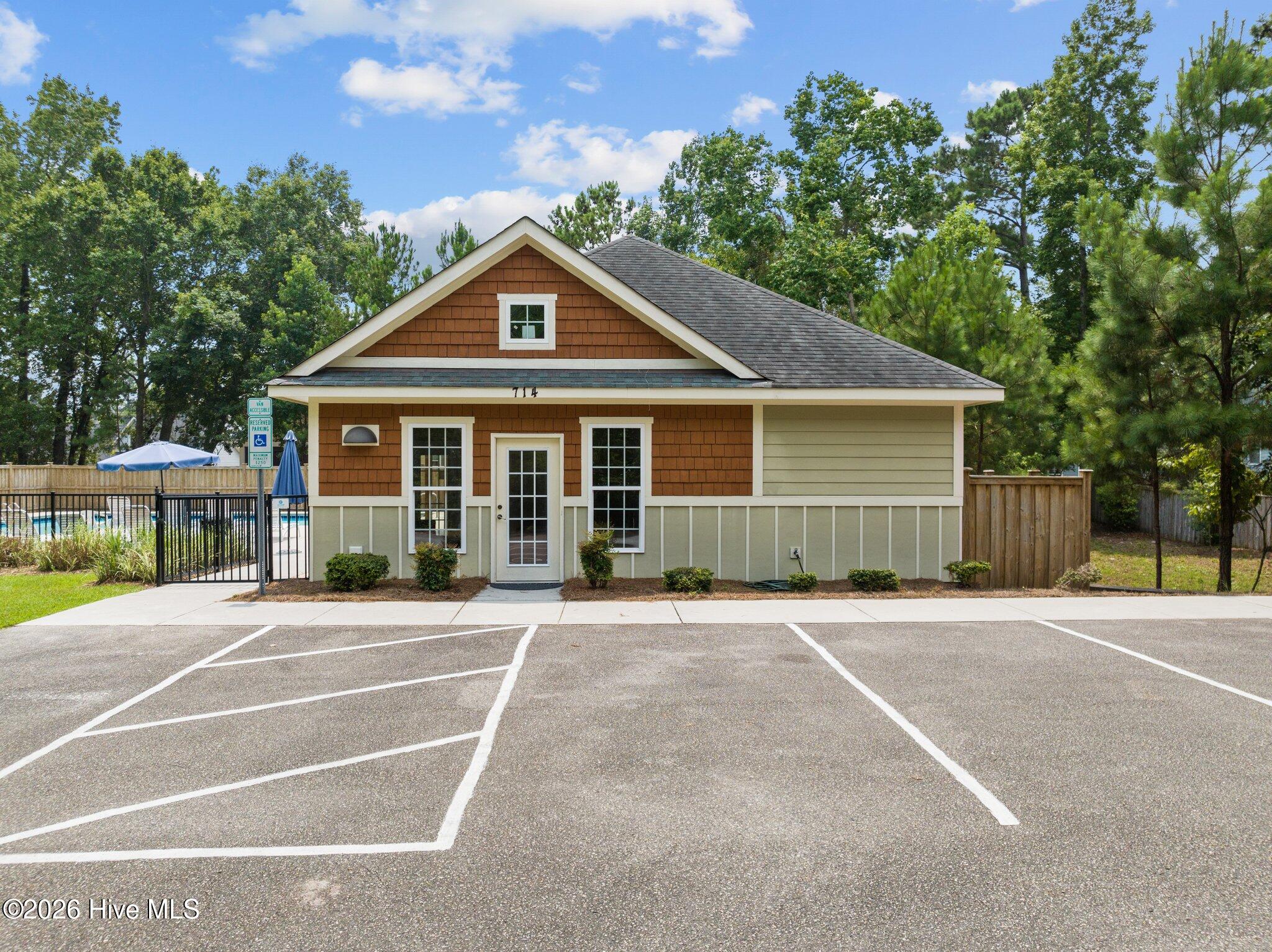 100560829 | Photo 10