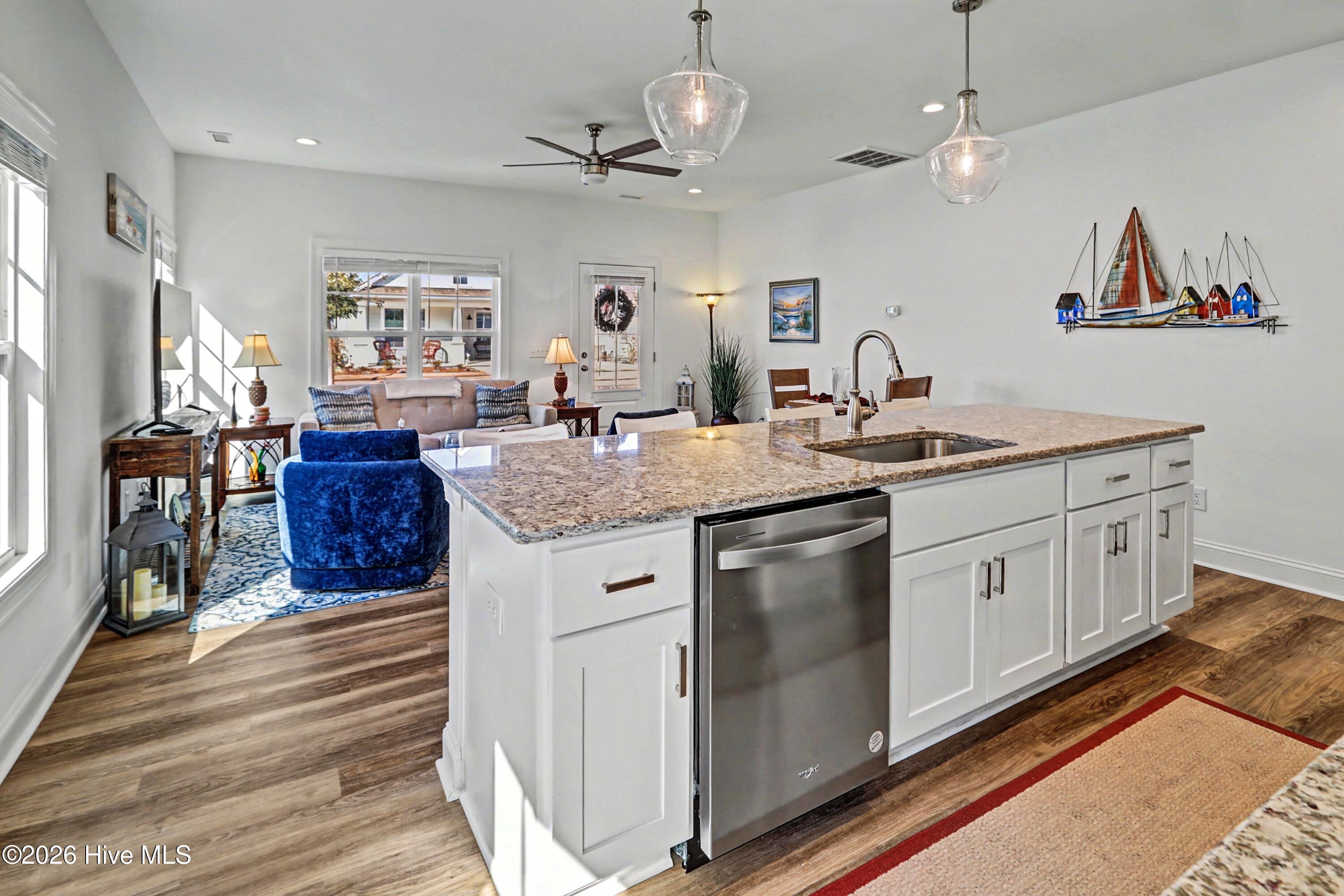 100553259 | Photo 14