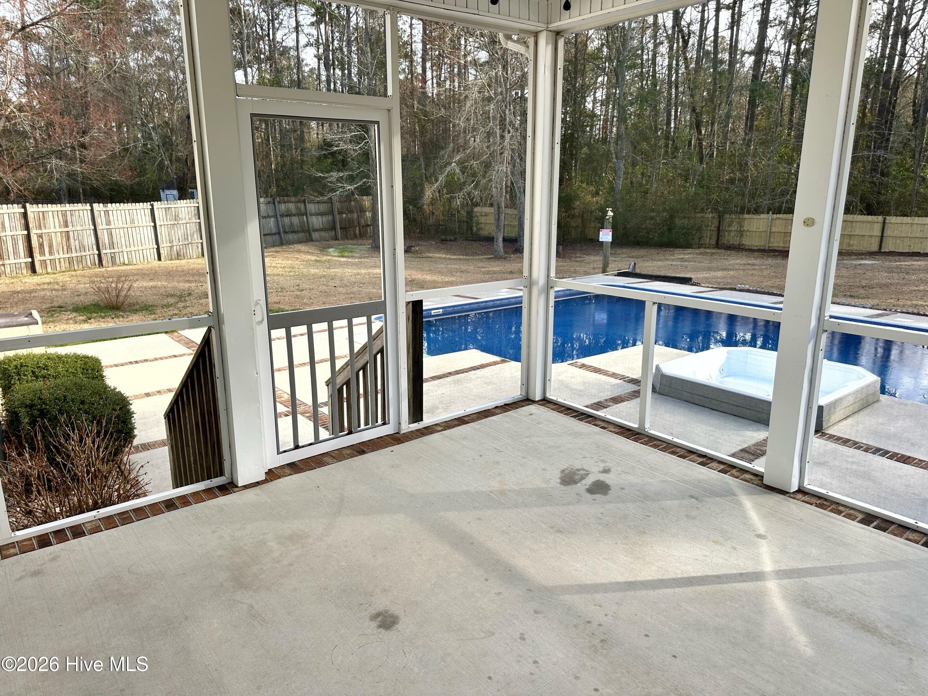 100551305 | Photo 59