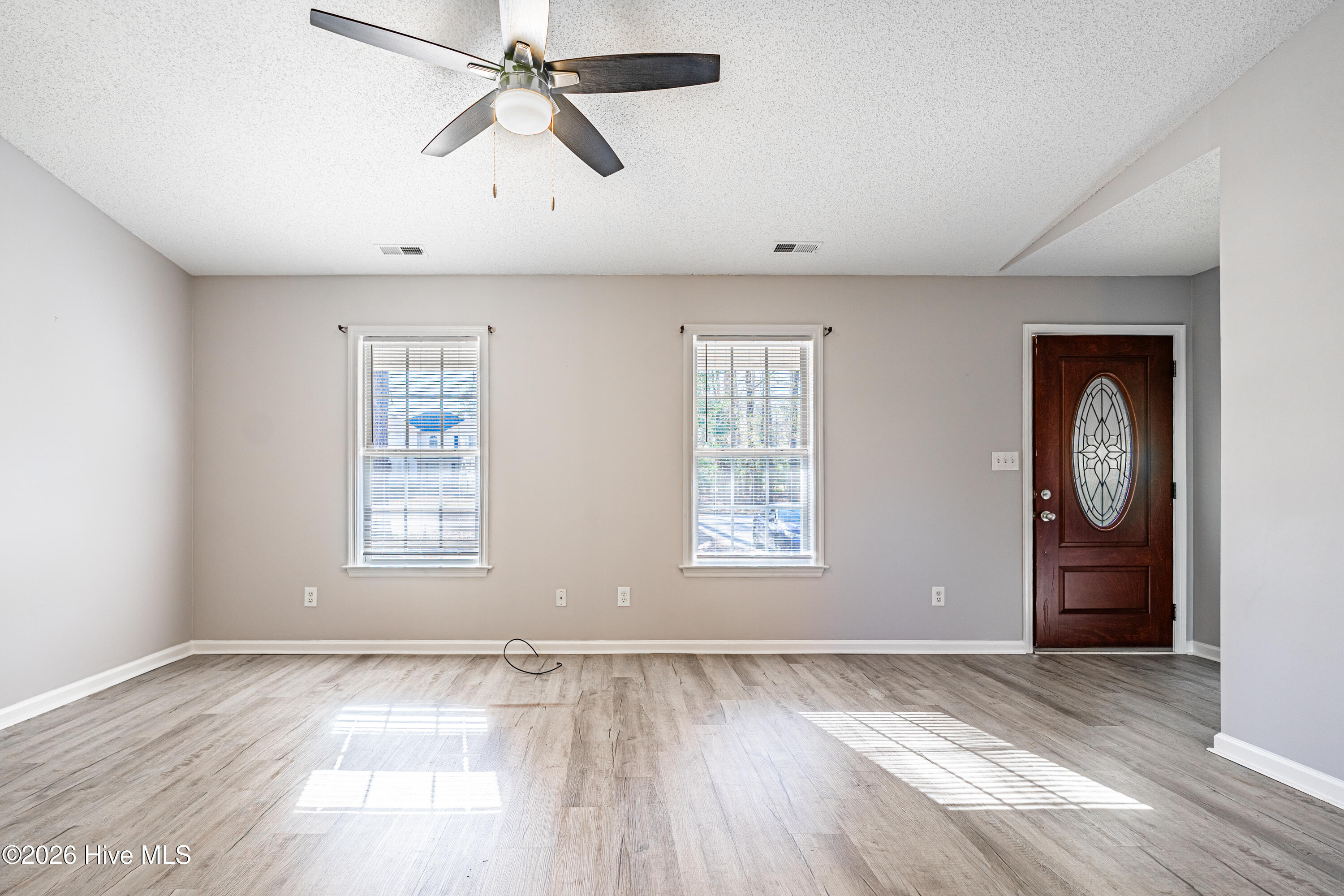 100557378 | Photo 10