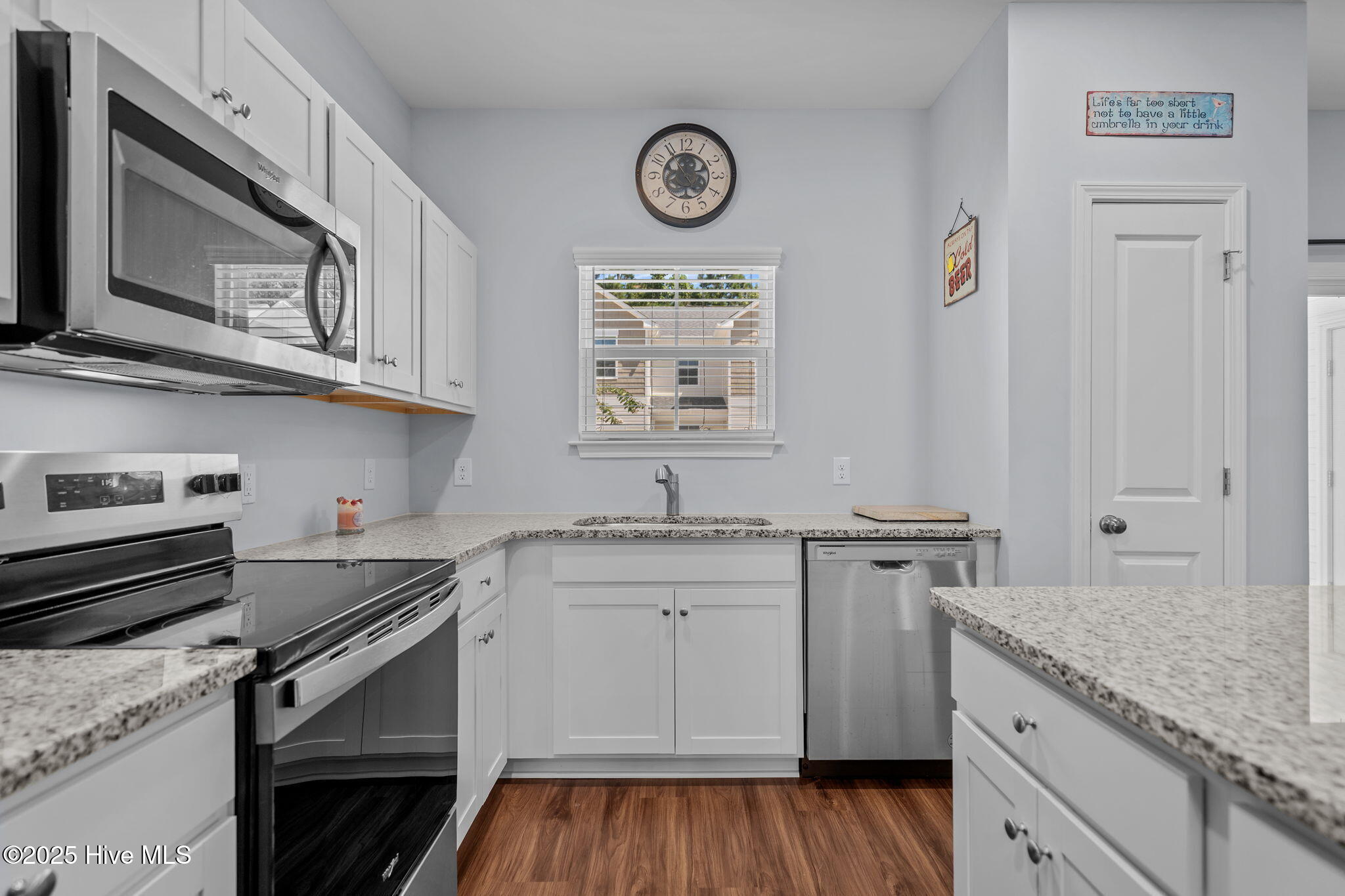 100527682 | Photo 15