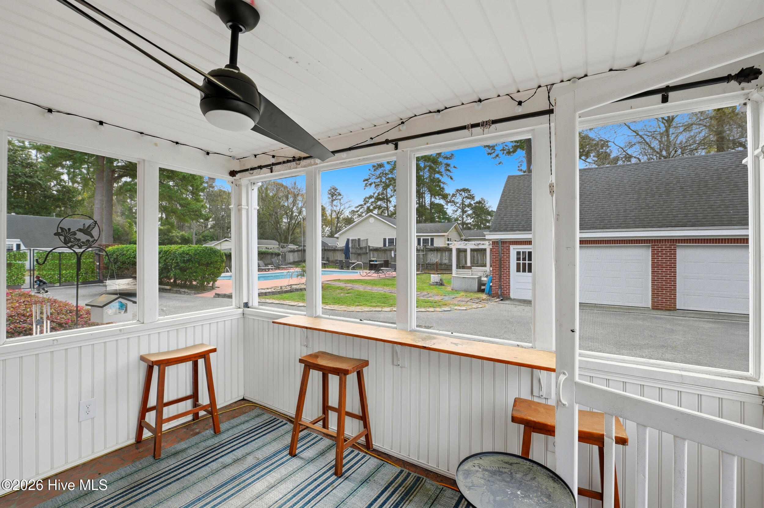 100560095 | Photo 37