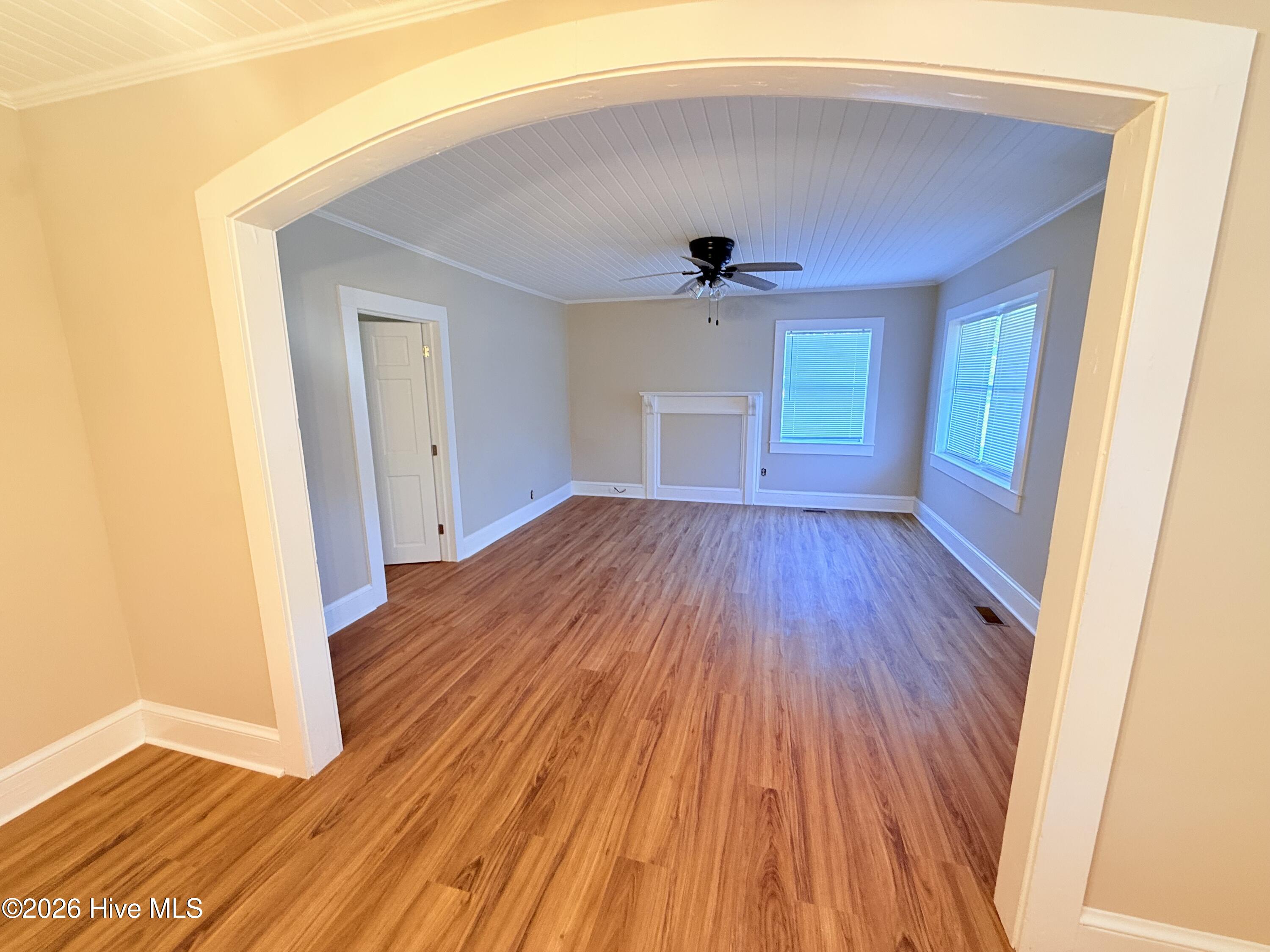 Very nice floor plan great for a family of 4.