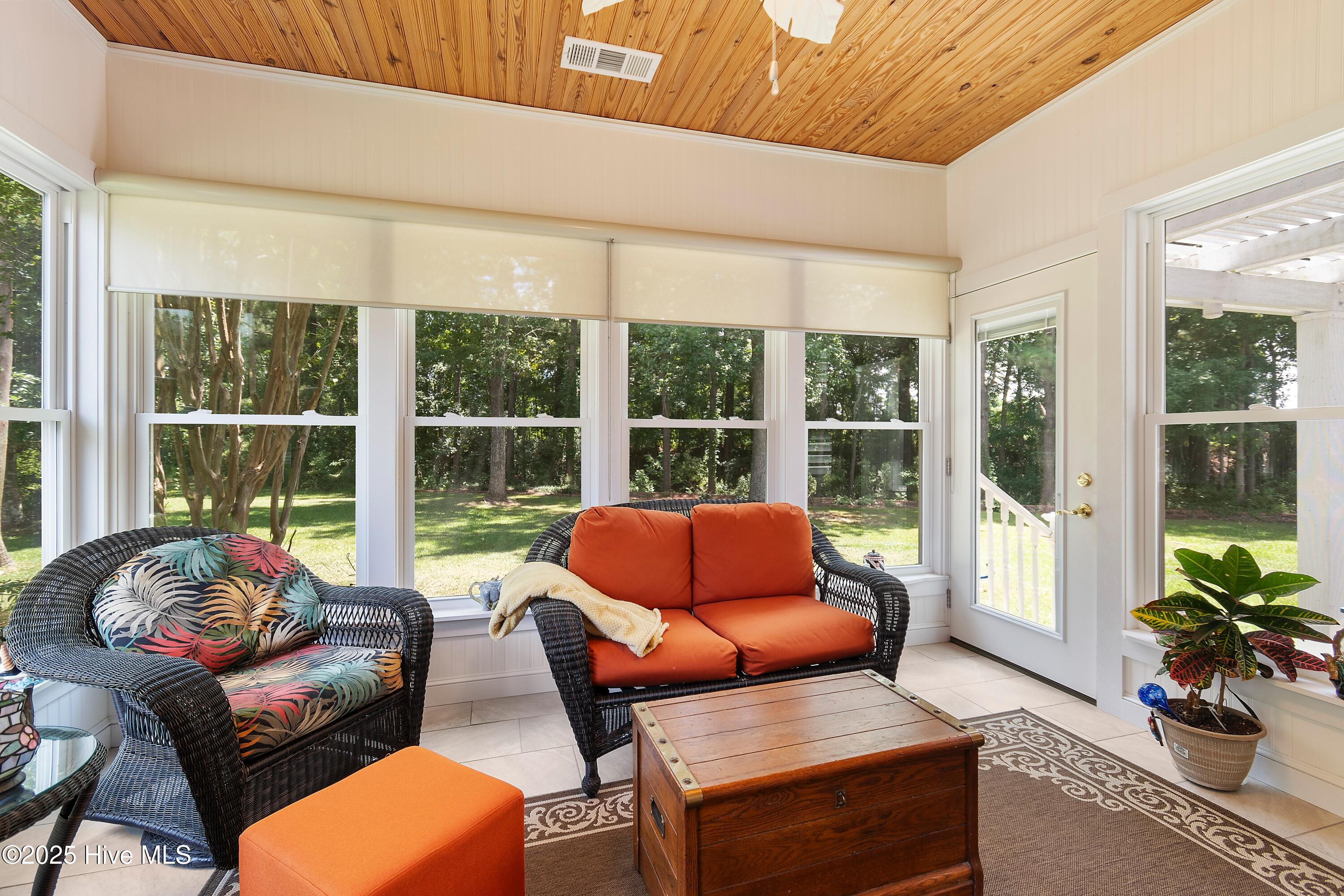 100545372 | Photo 33