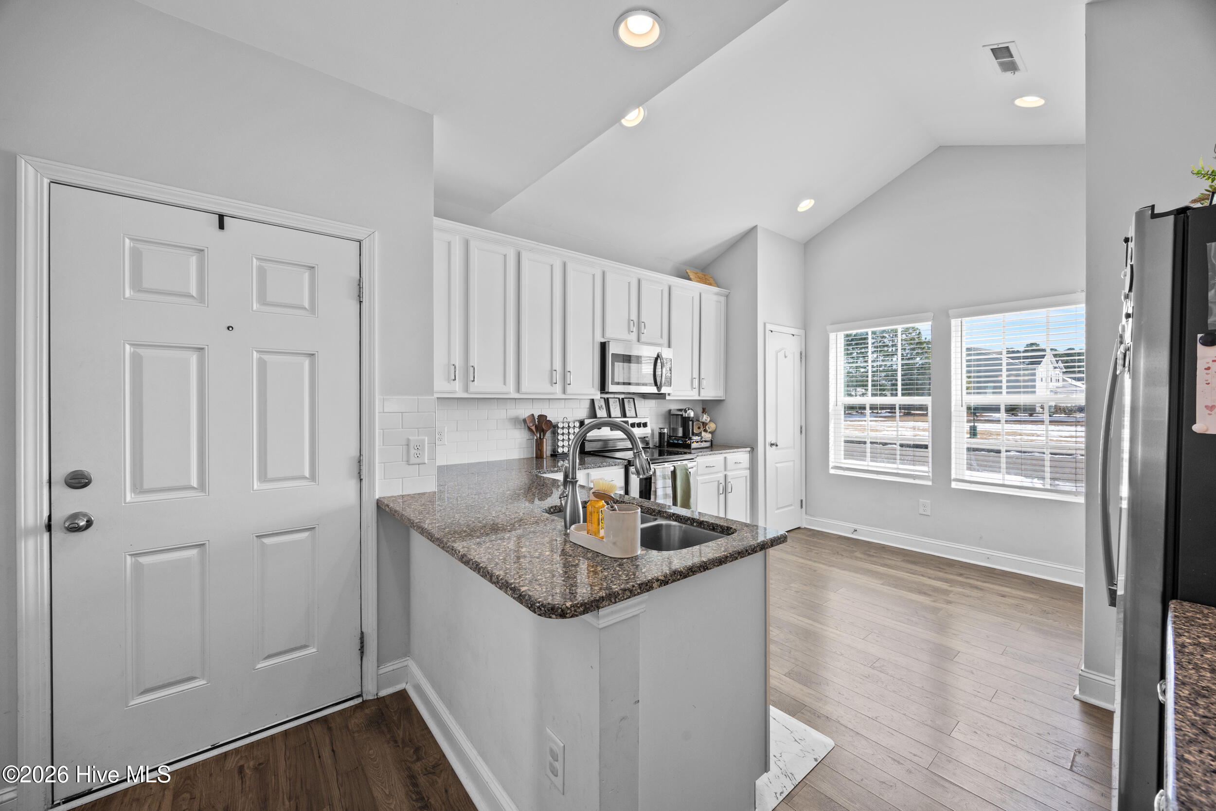 100555310 | Photo 14