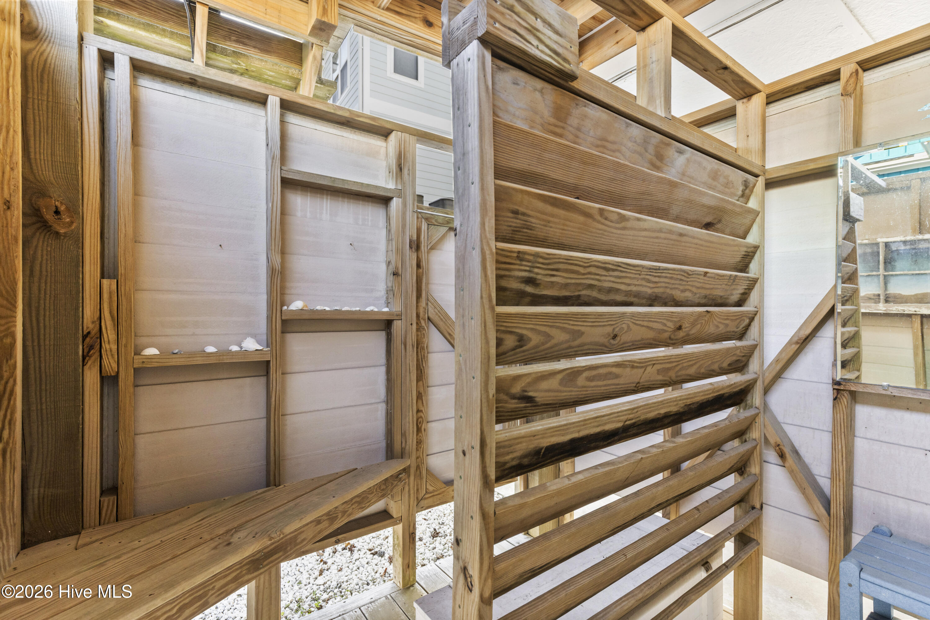 100552709 | Photo 42