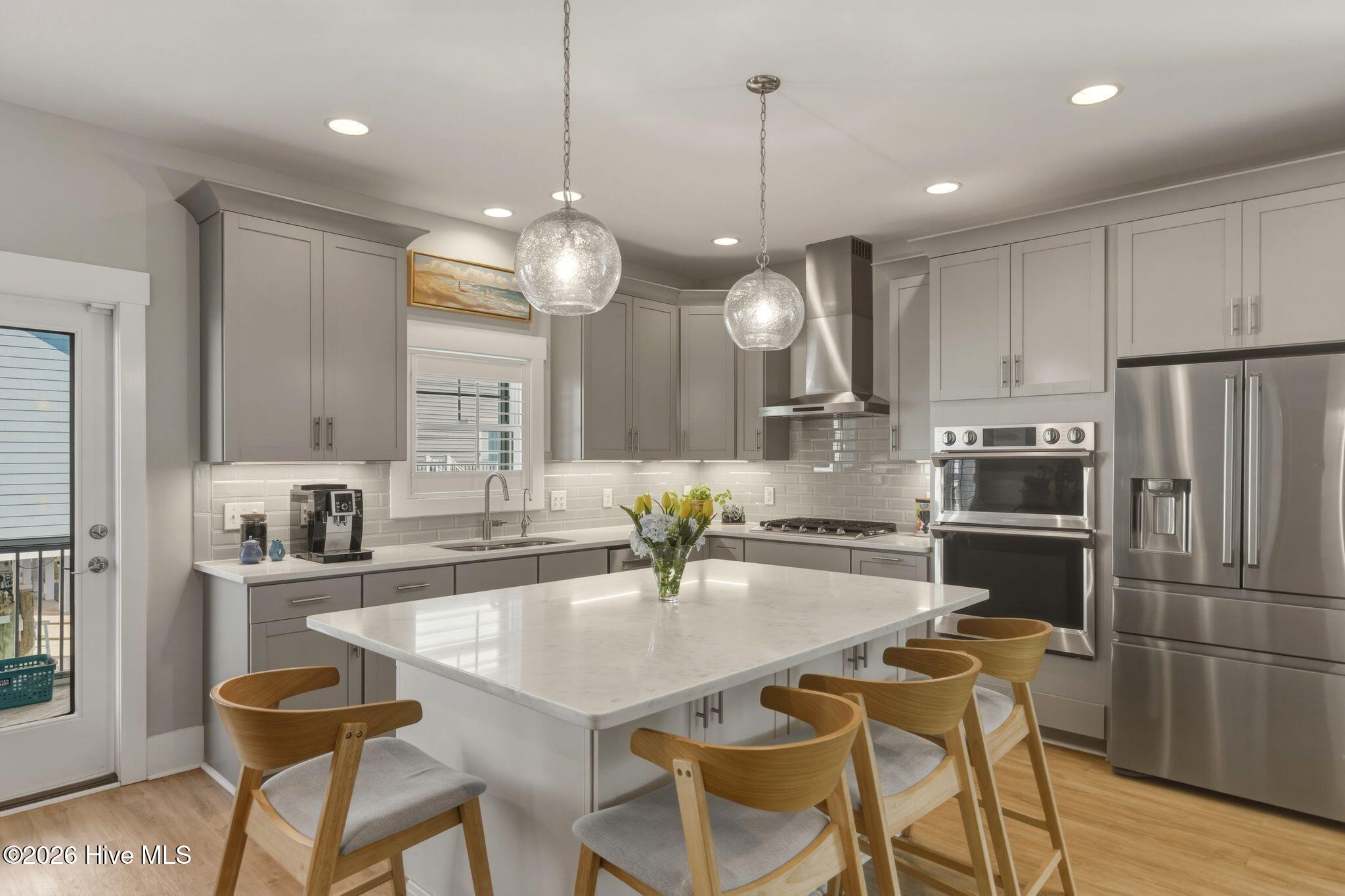 100562049 | Photo 18