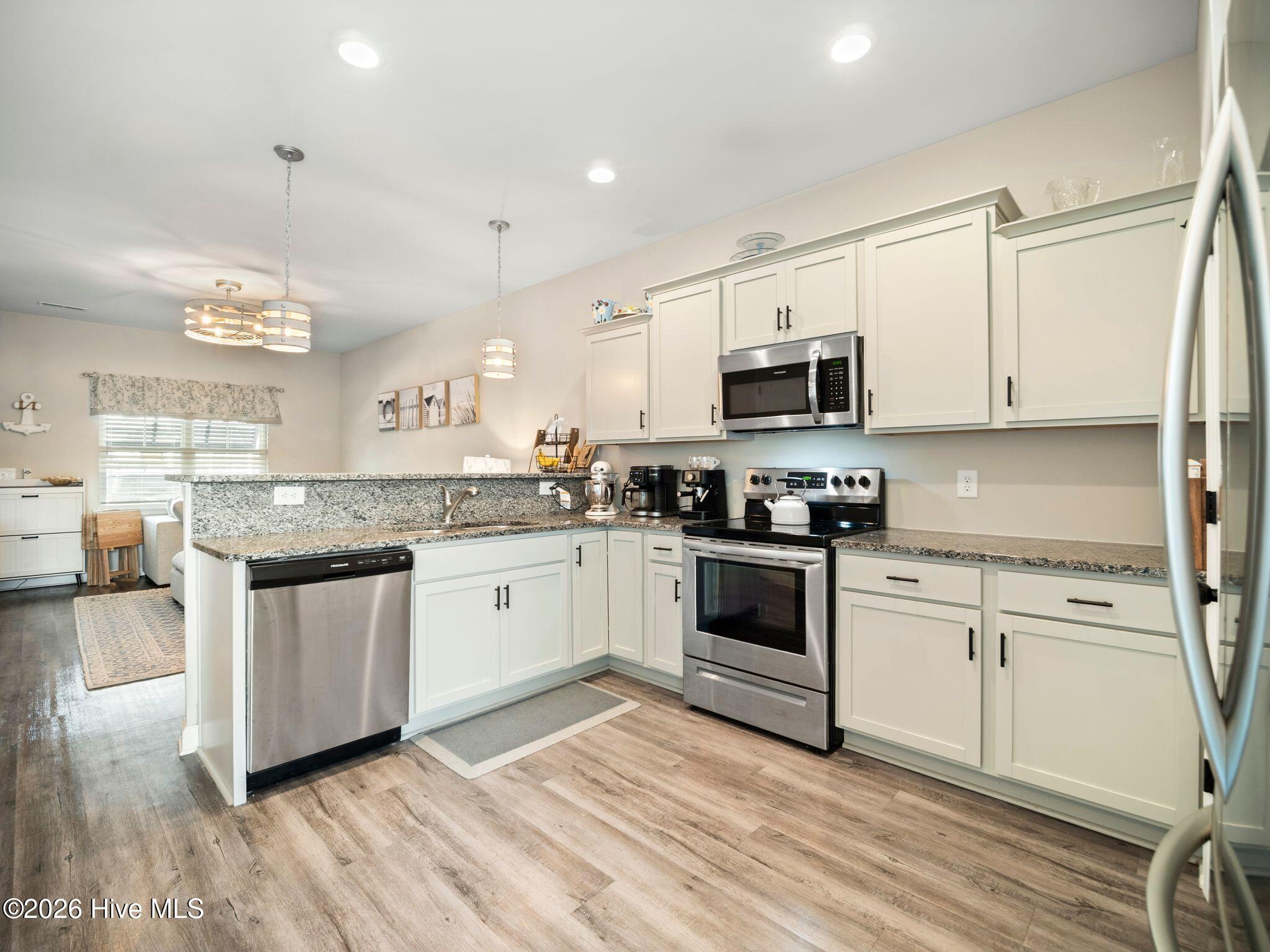 100569954 | Photo 16