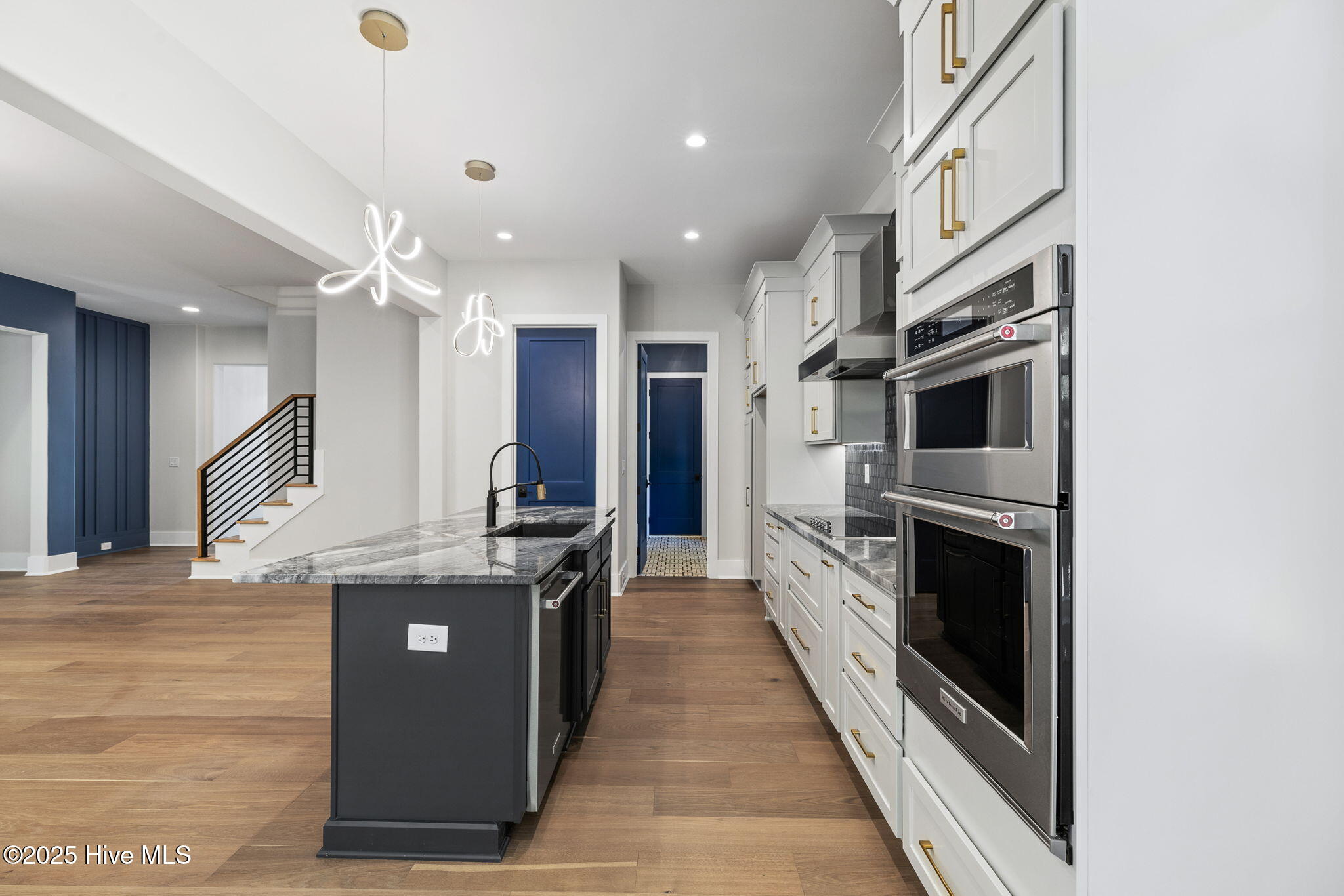 100522632 | Photo 23