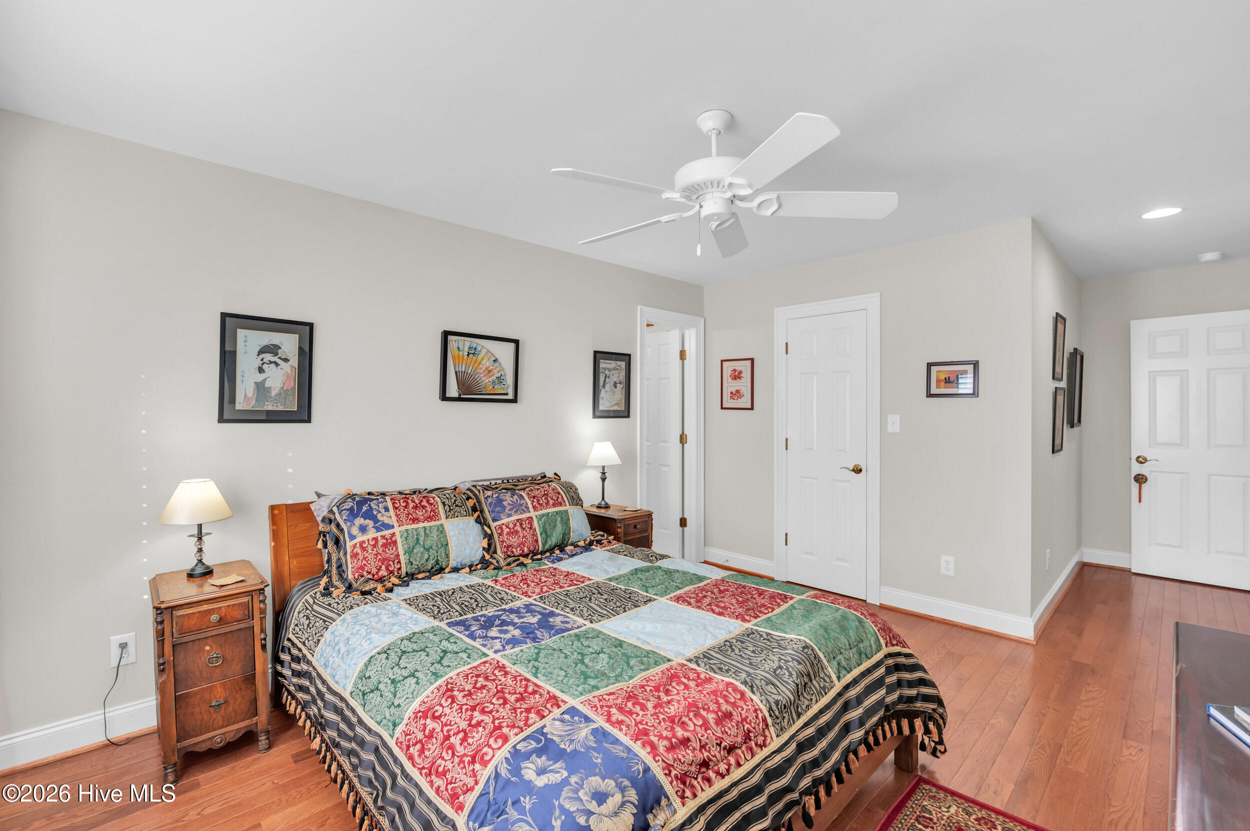 100547693 | Photo 28