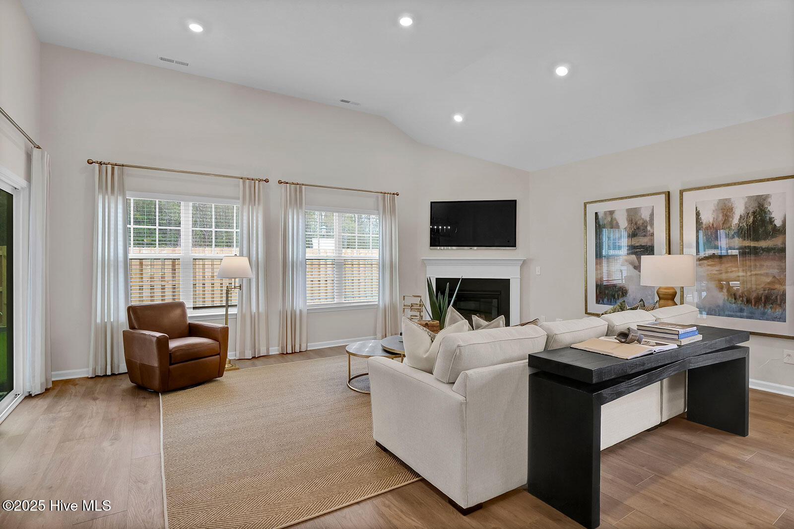 100539796 | Photo 11