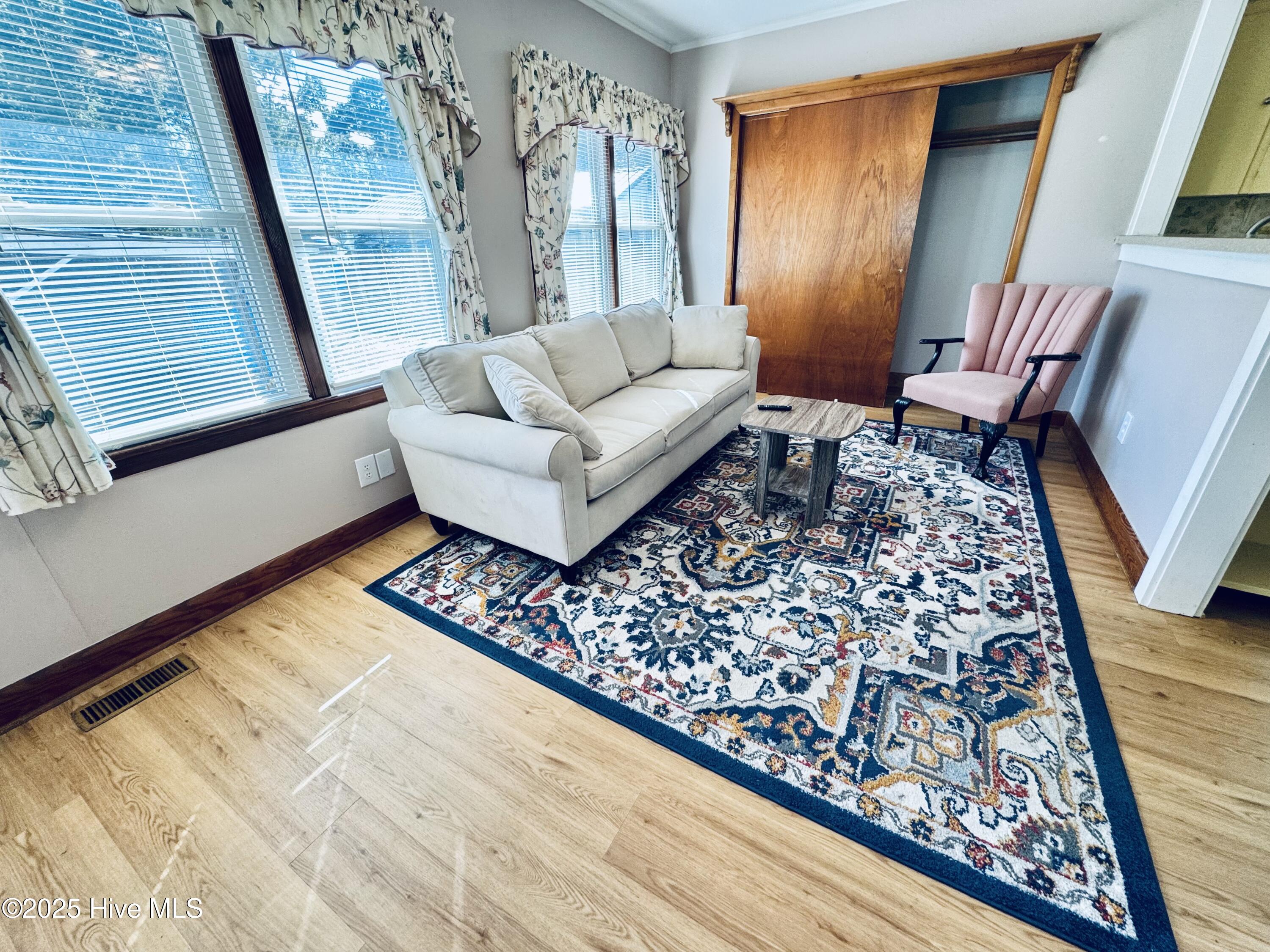 100550414 | Photo 16