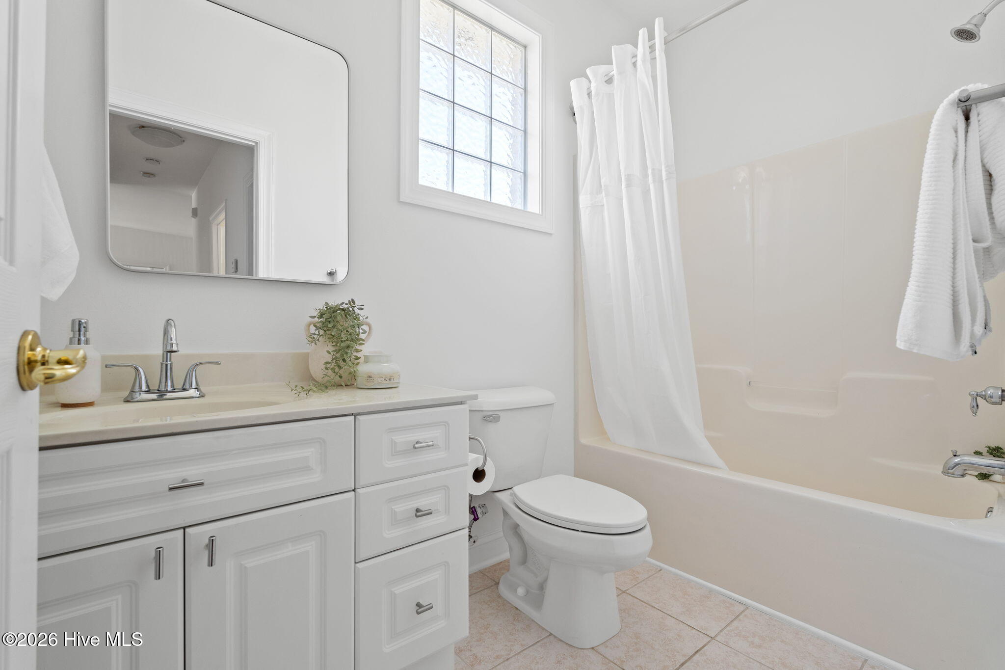 100562365 | Photo 19