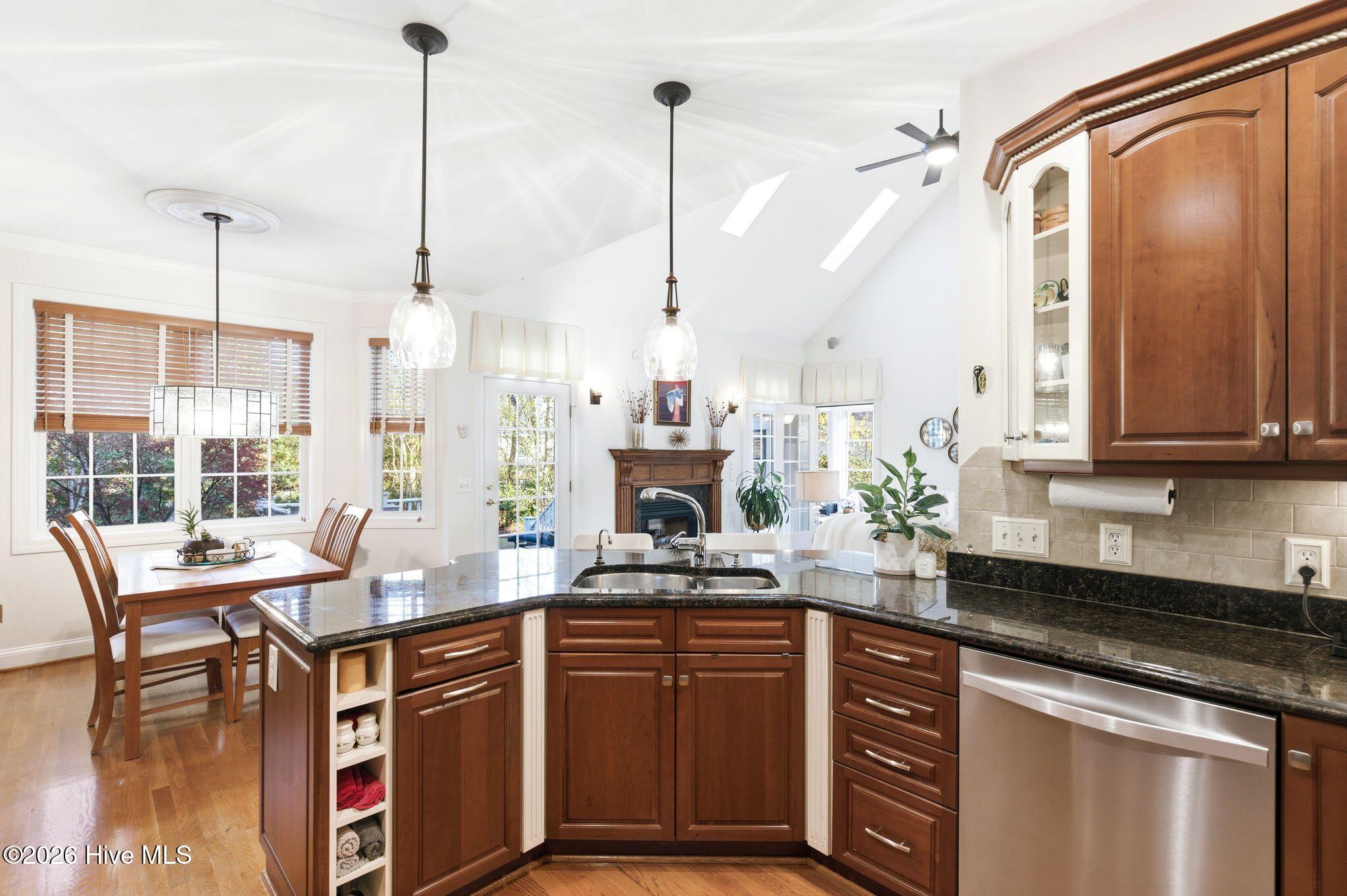 100564918 | Photo 24