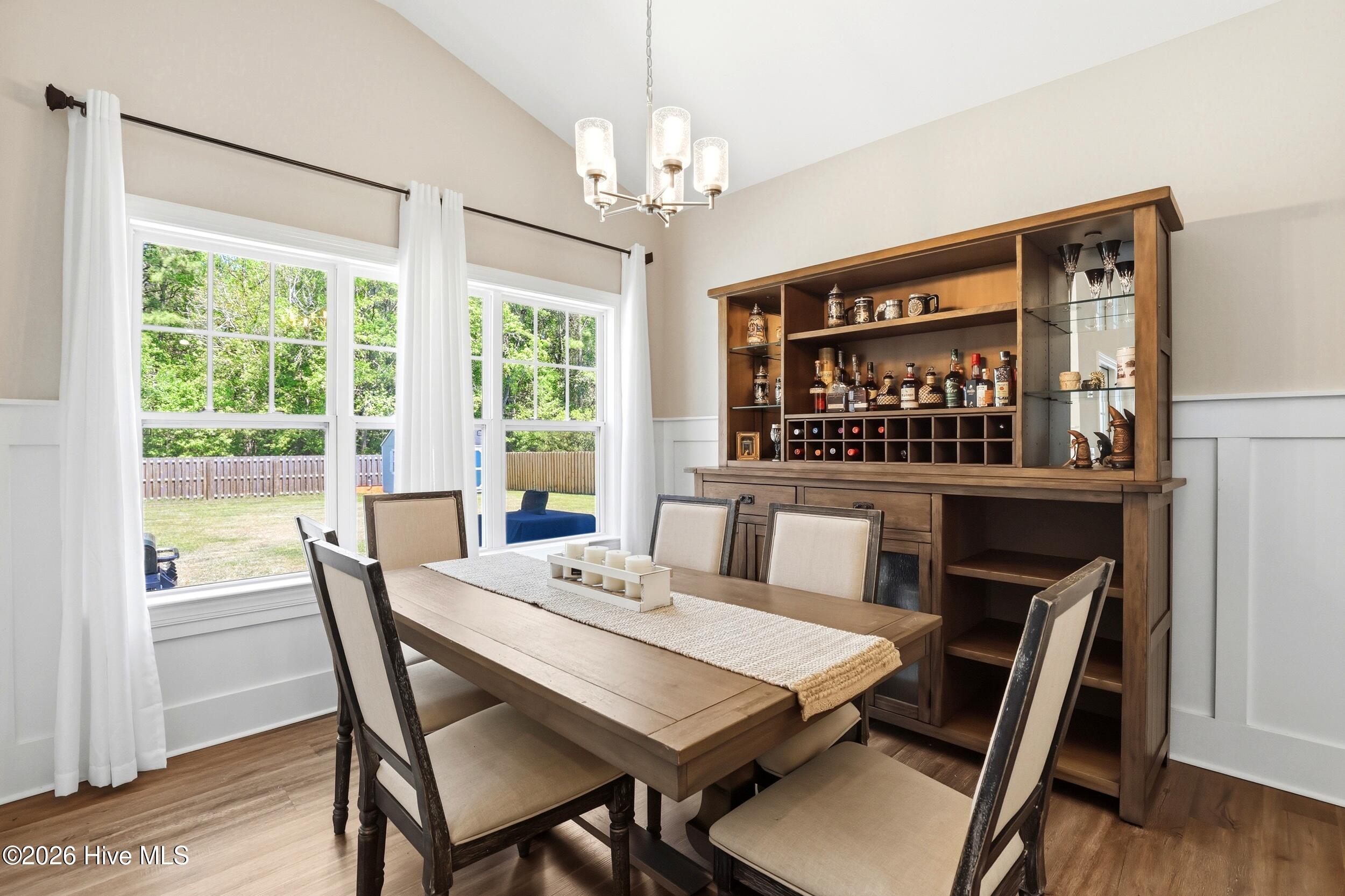 100569214 | Photo 15