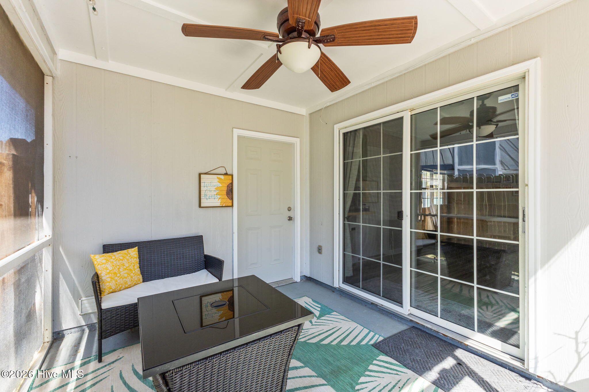 100561771 | Photo 25