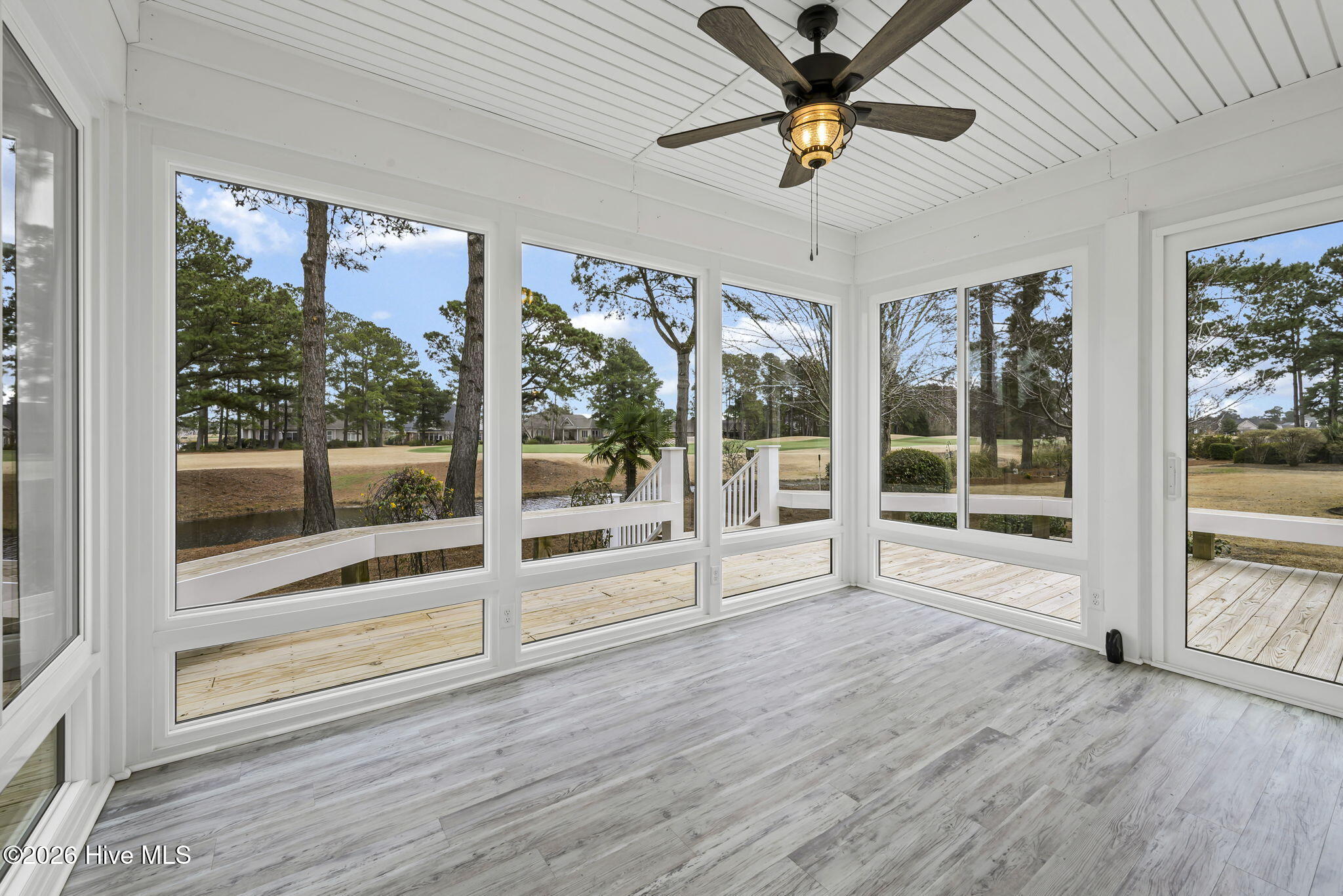 100557033 | Photo 33