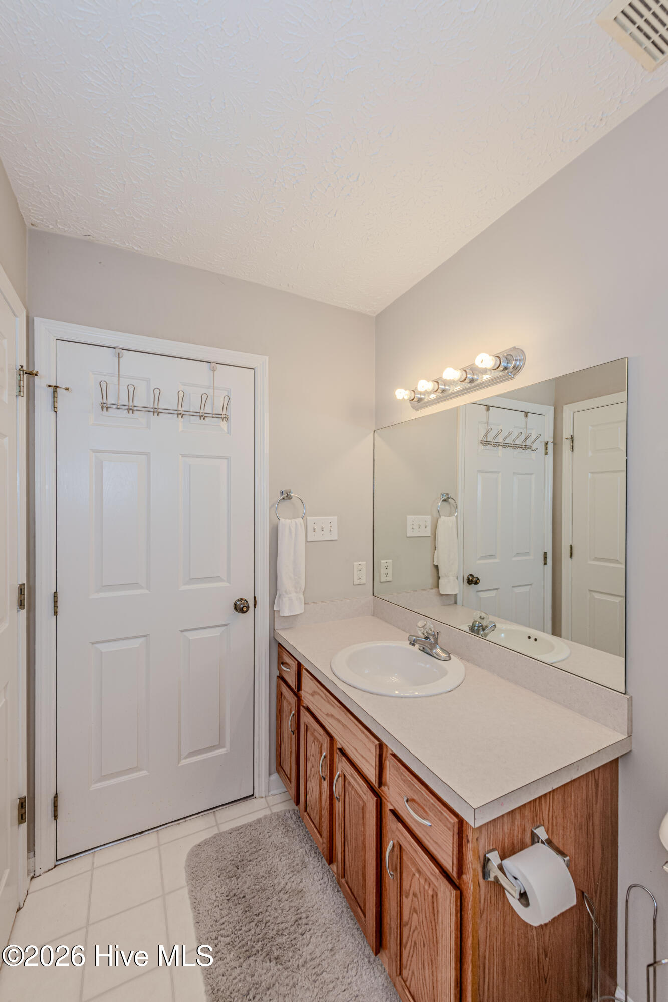 100569182 | Photo 47