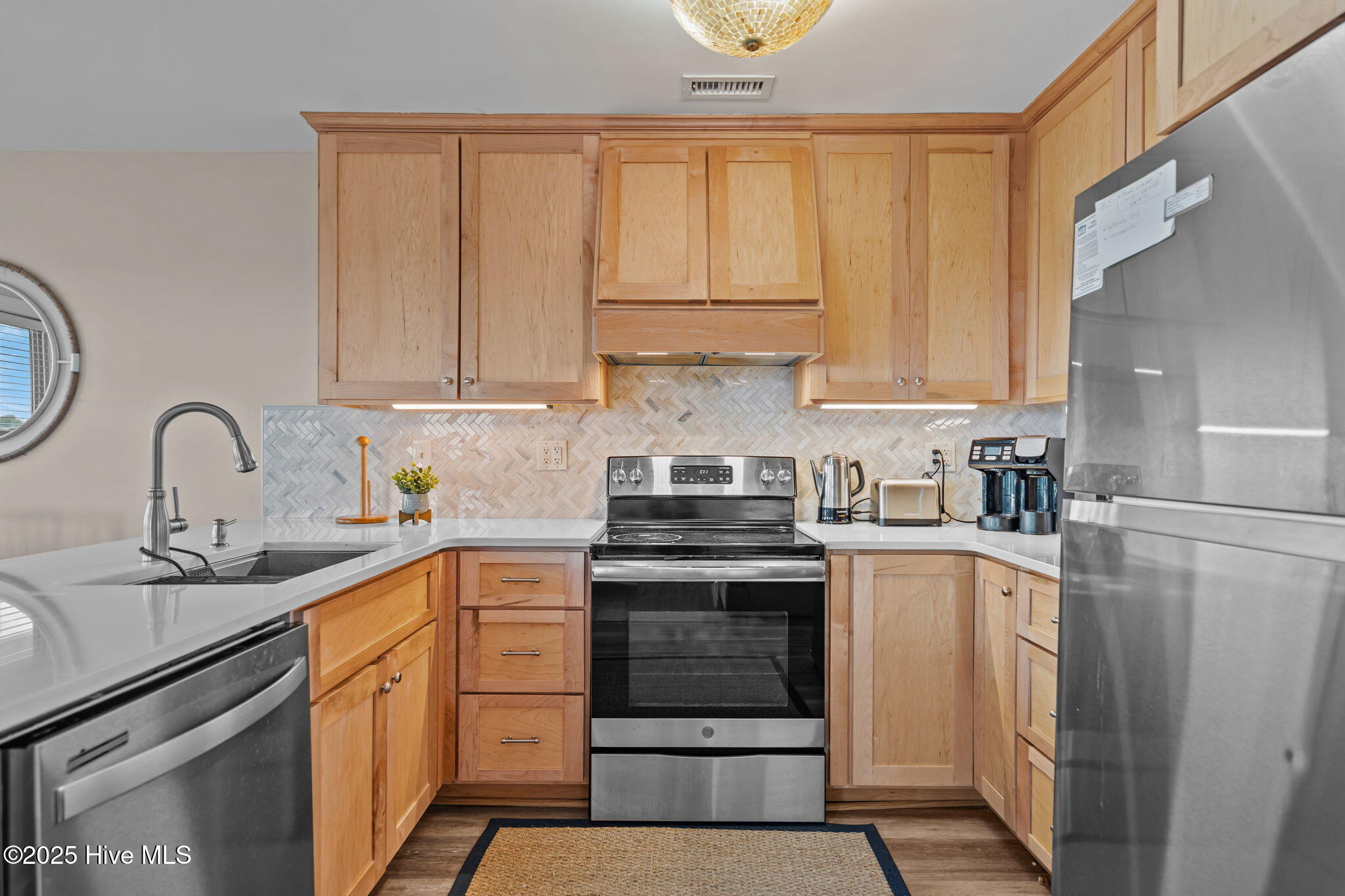 100540801 | Photo 19