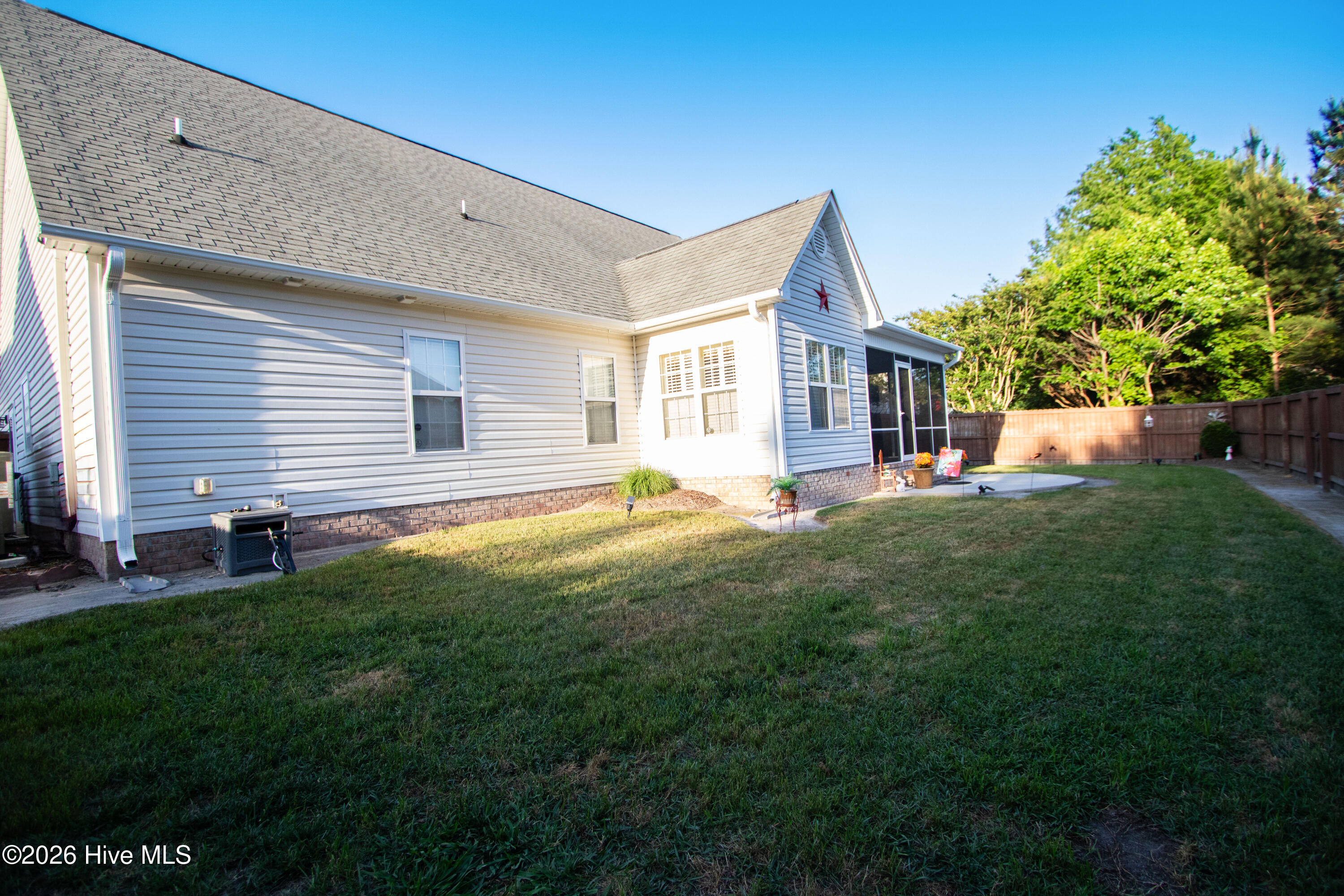 100569230 | Photo 38