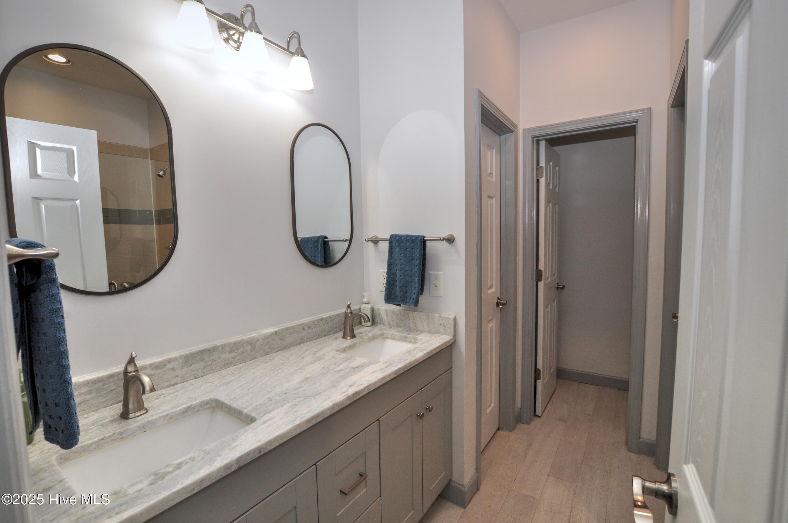 100519003 | Photo 17