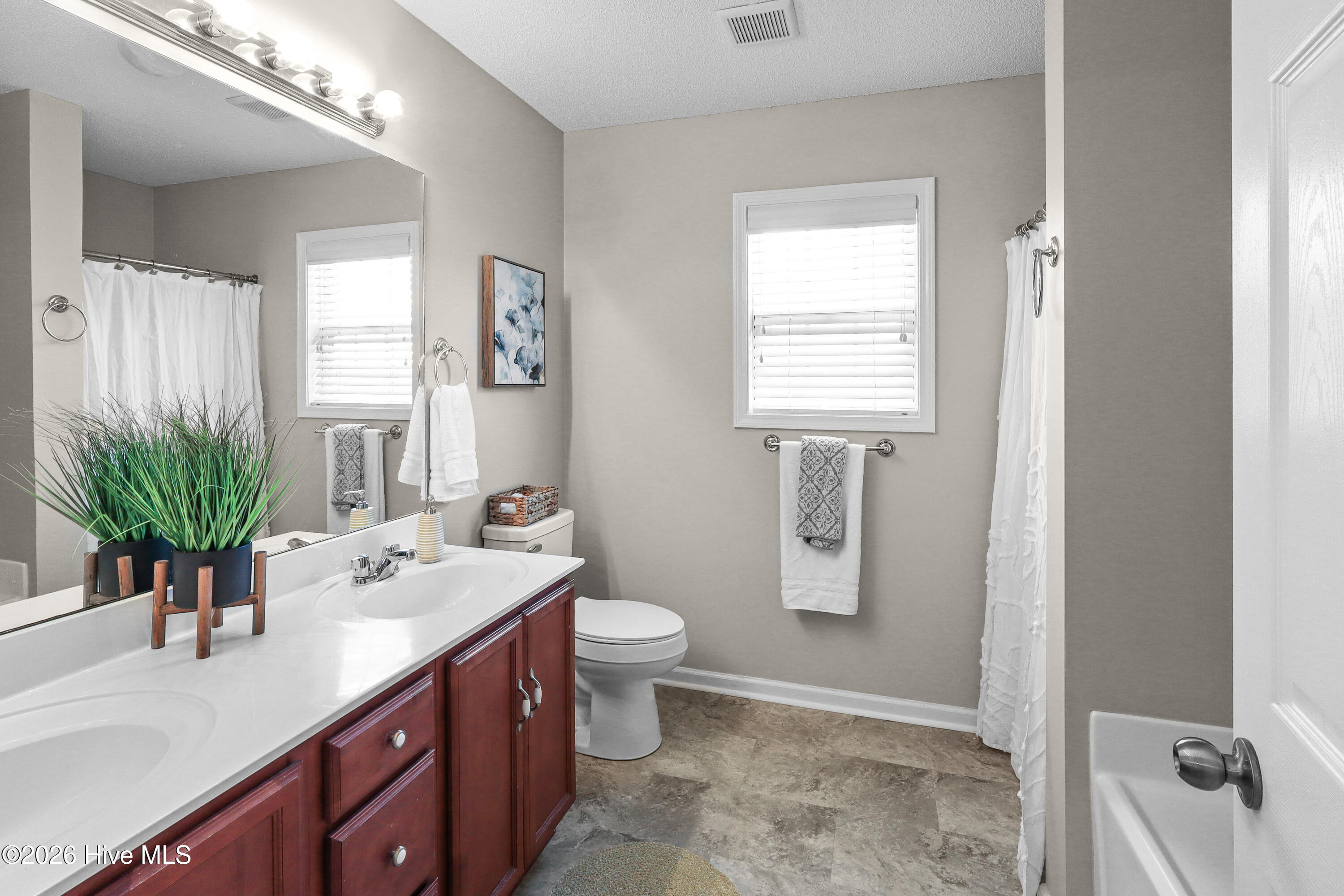 100554505 | Photo 30