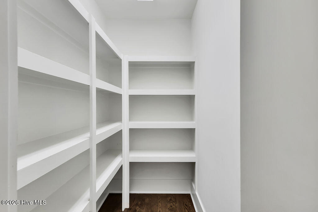 100548295 | Photo 39