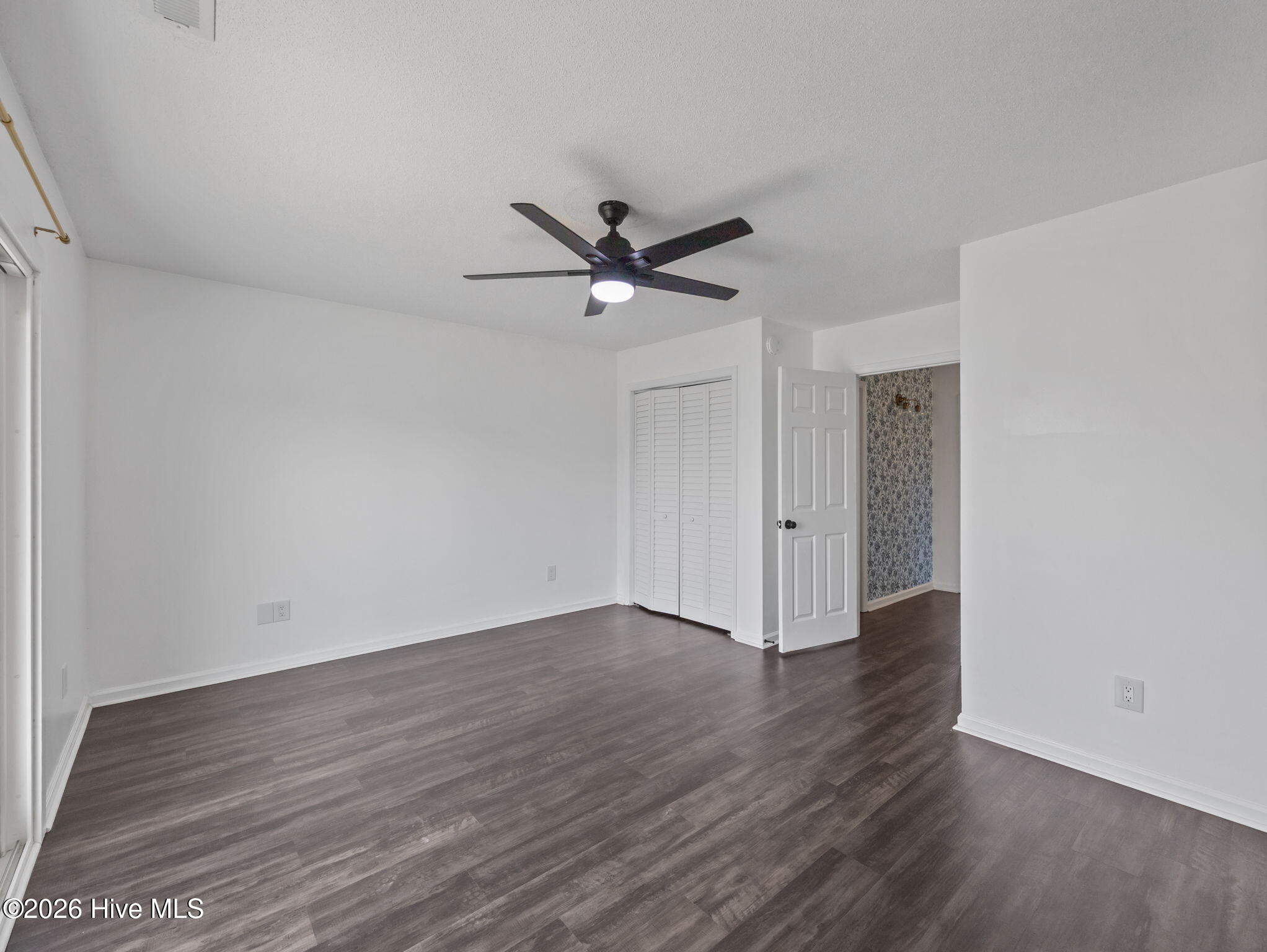 100563237 | Photo 12