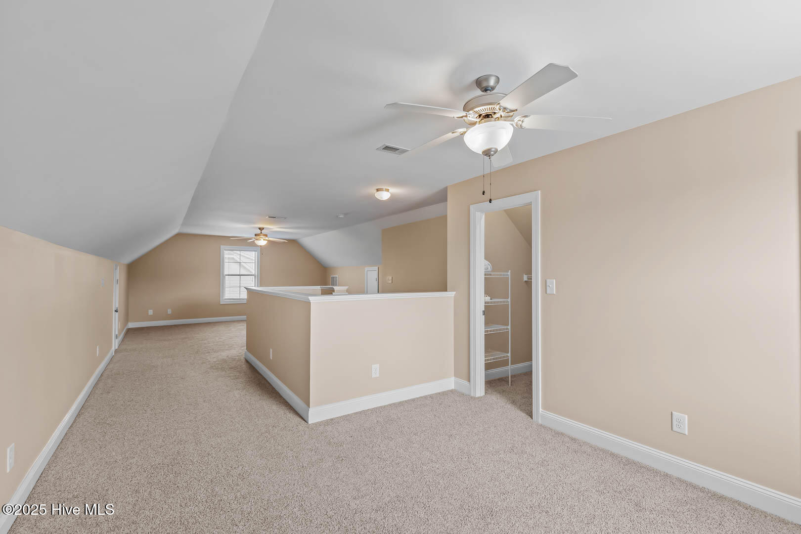 100532827 | Photo 56