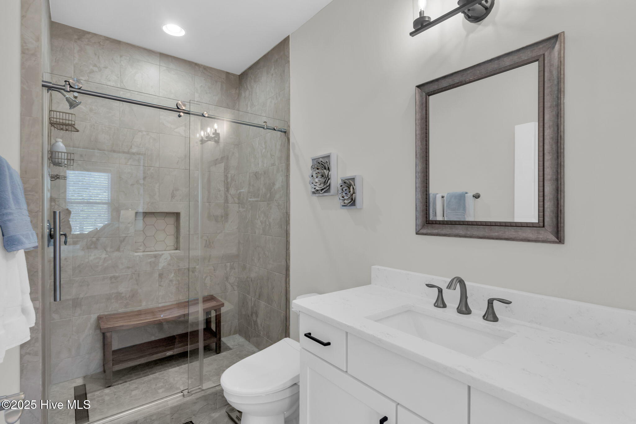 100543915 | Photo 32