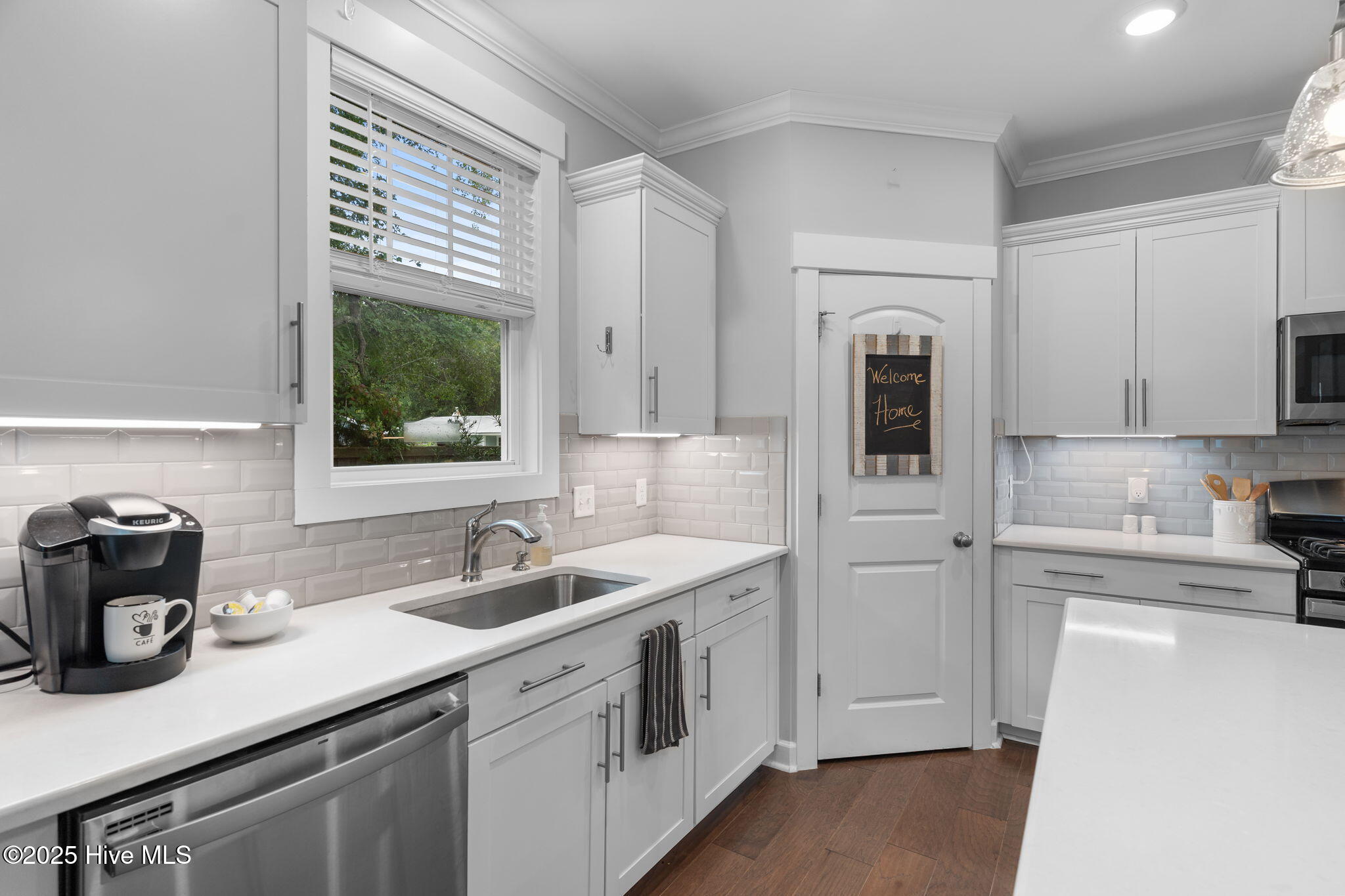 100526886 | Photo 19