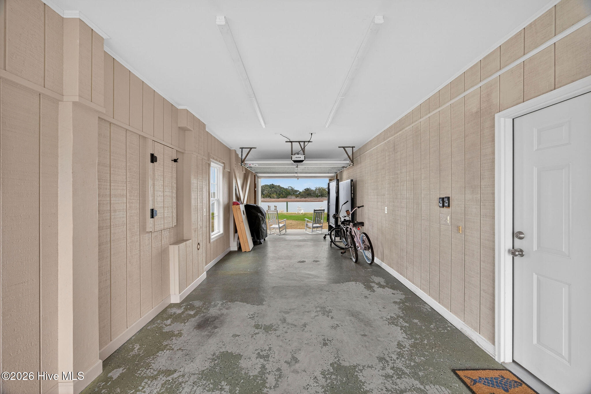 100558611 | Photo 14