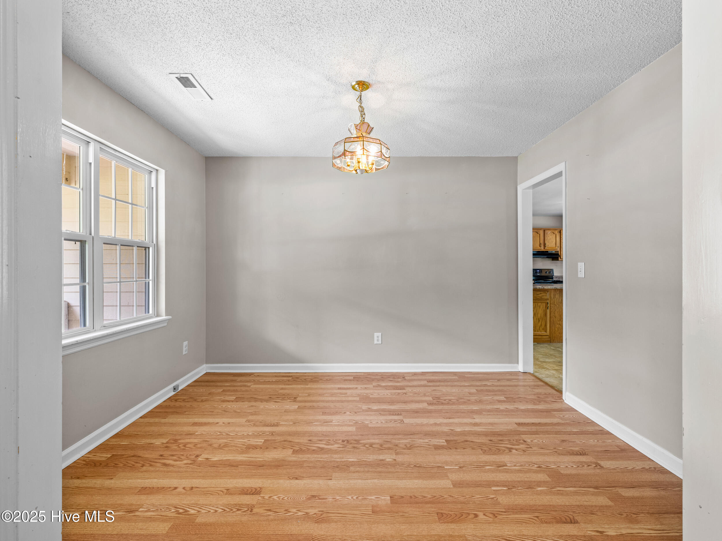 100554828 | Photo 10