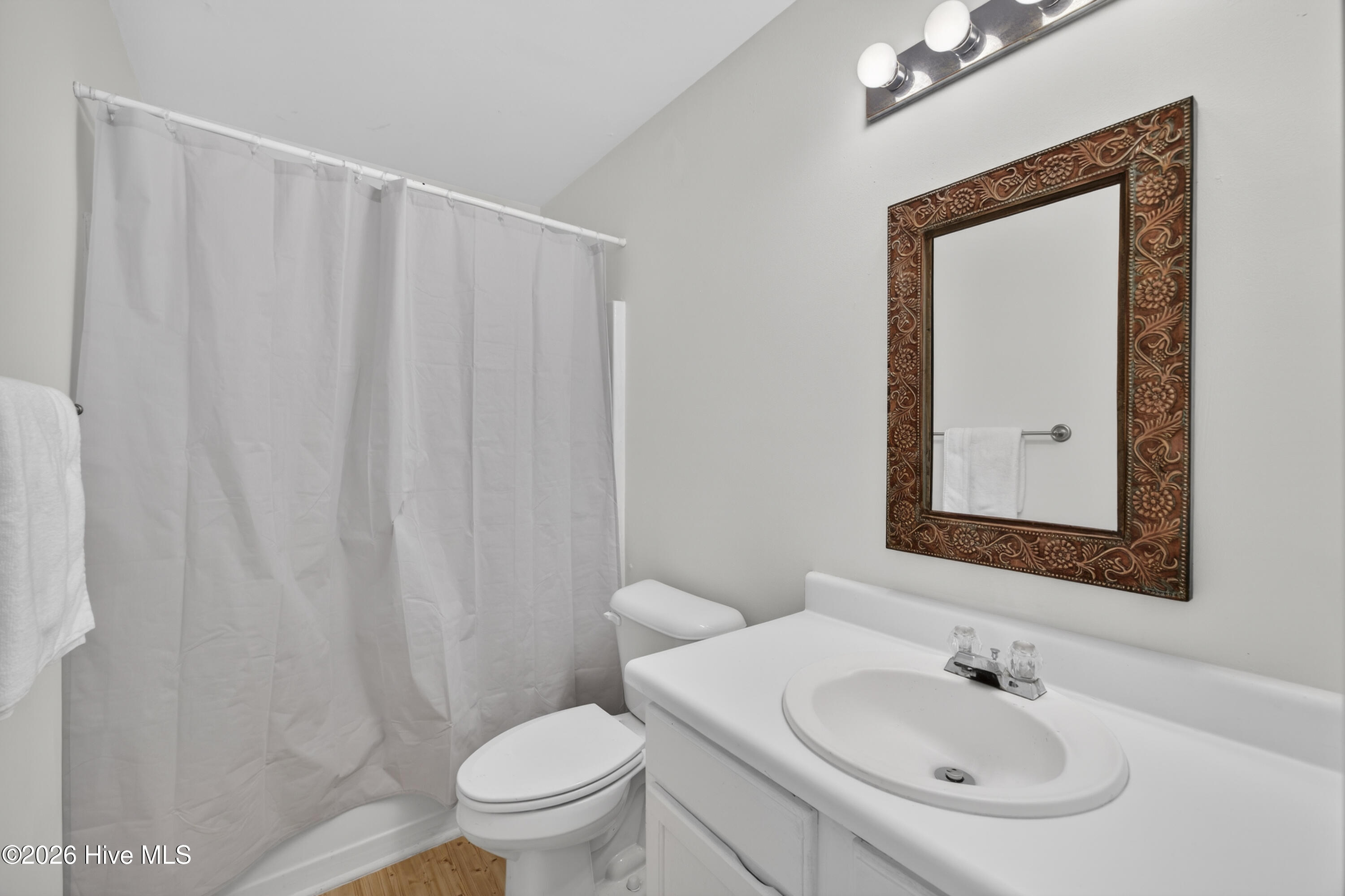 100550573 | Photo 26