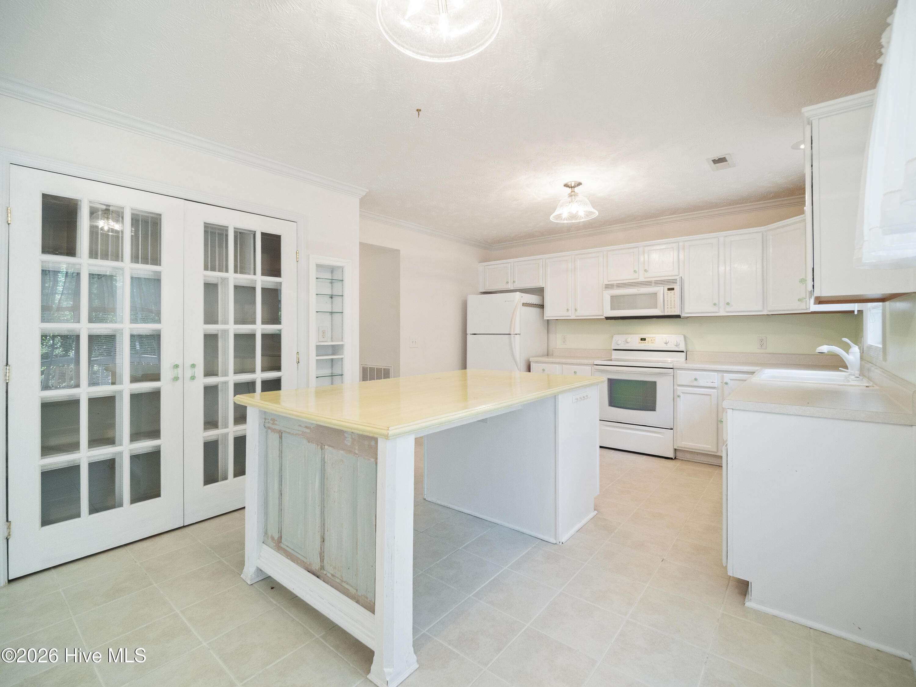 100570640 | Photo 19