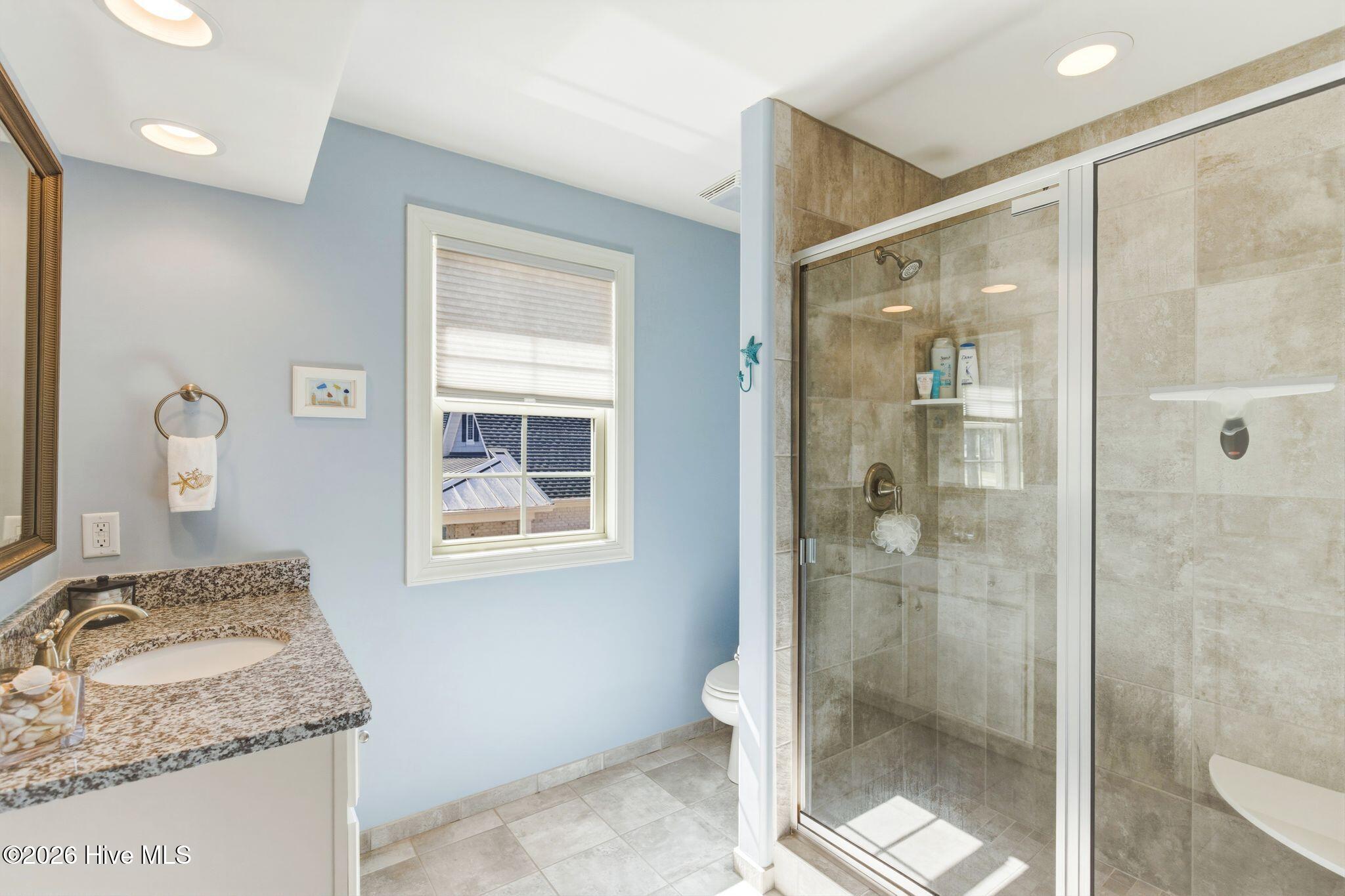 100564432 | Photo 36