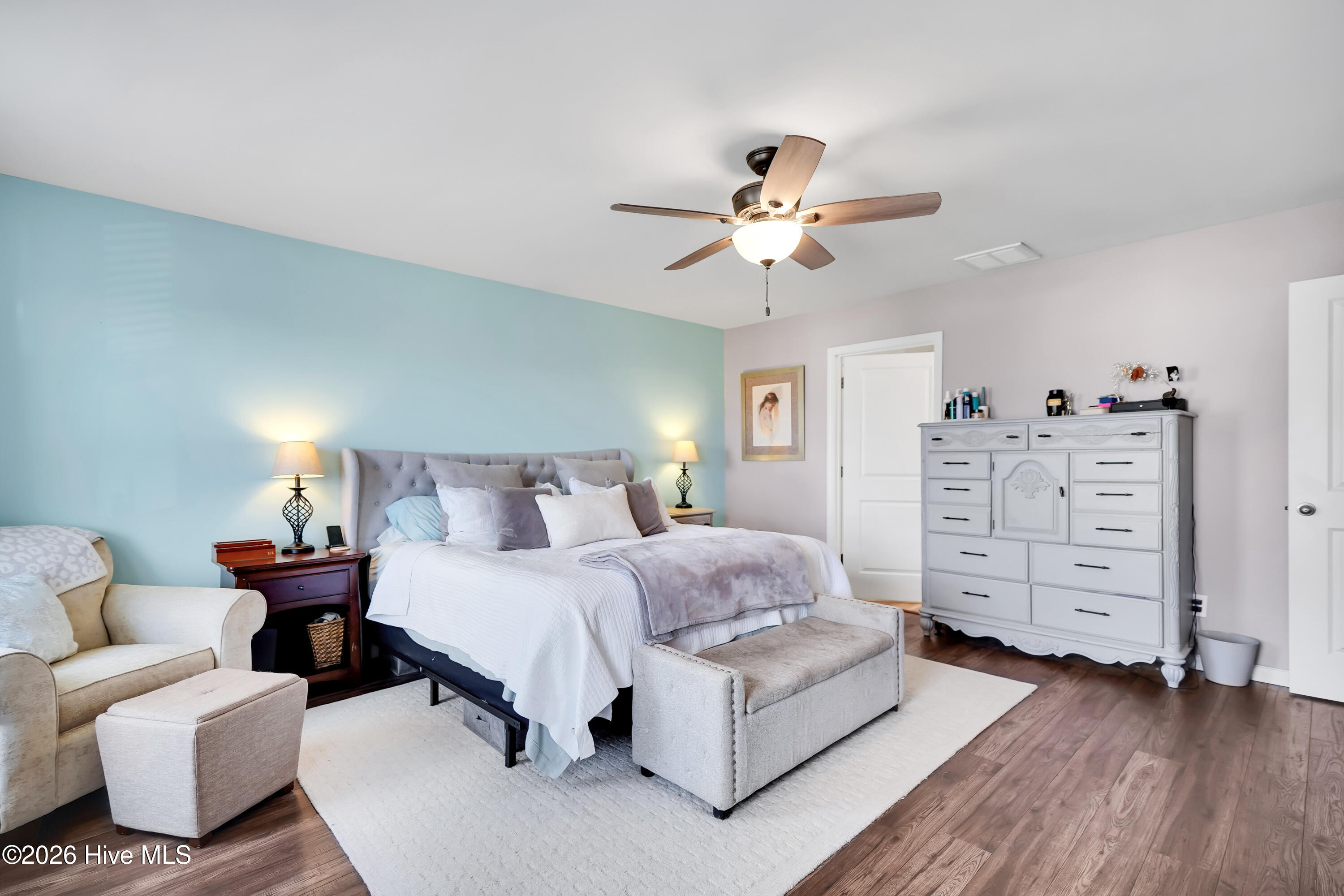 100548211 | Photo 21