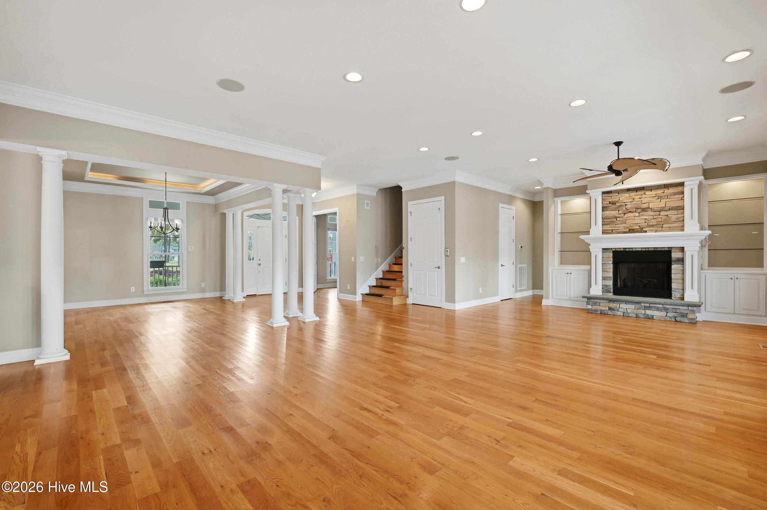 100566380 | Photo 13