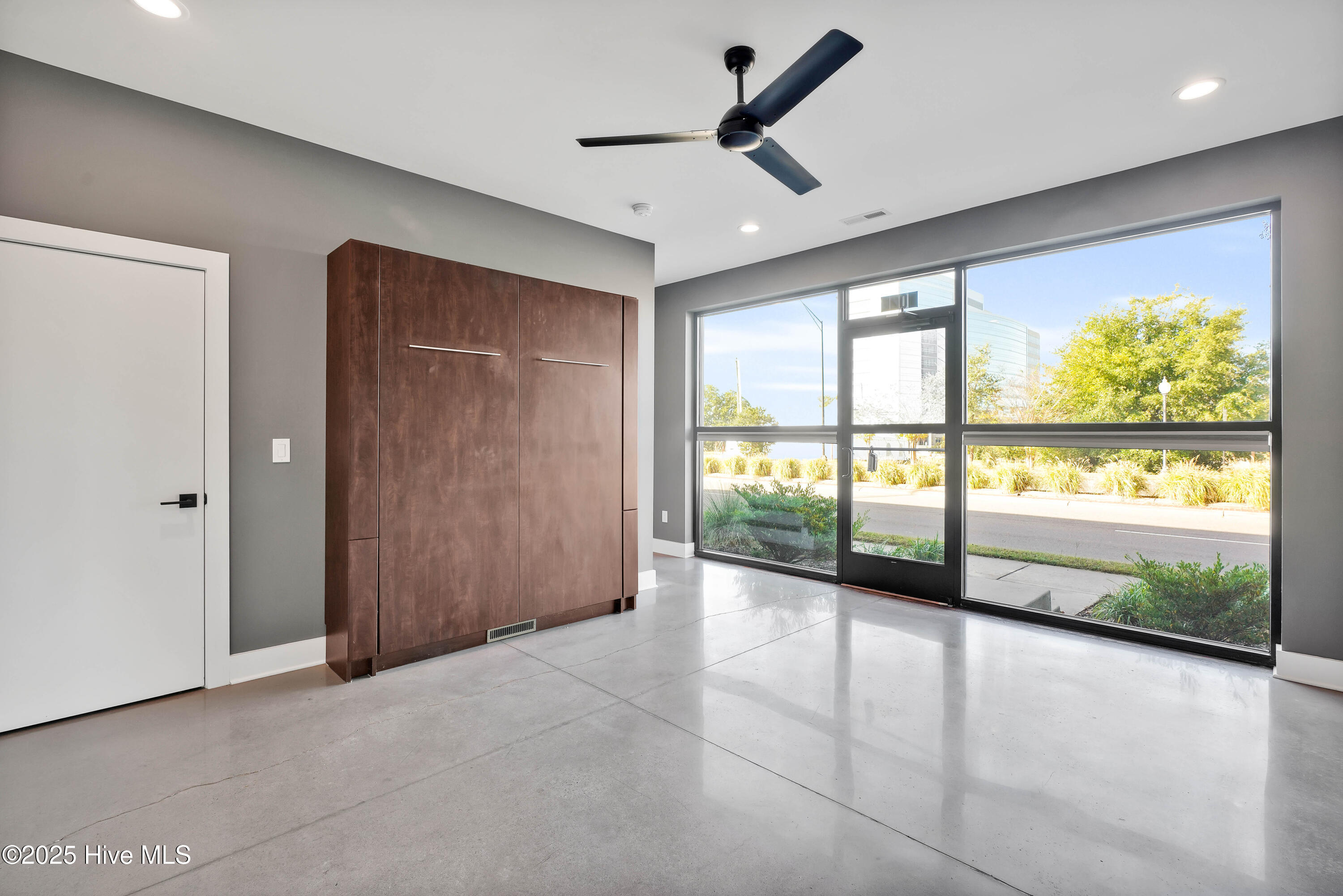 100546123 | Photo 34