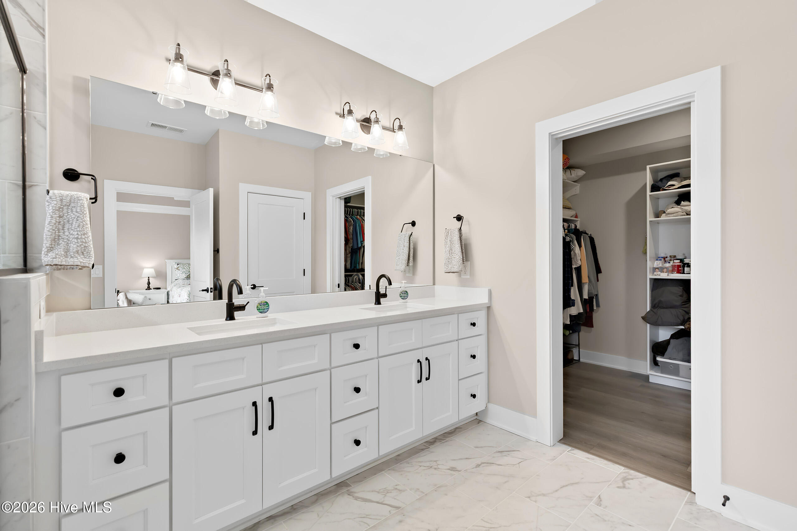 100563450 | Photo 37