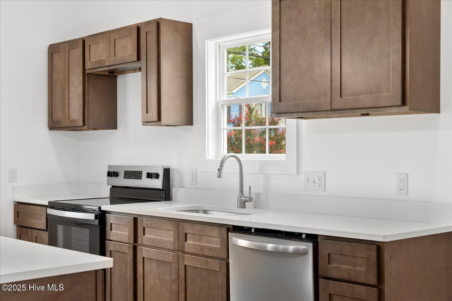 100519380 | Photo 15