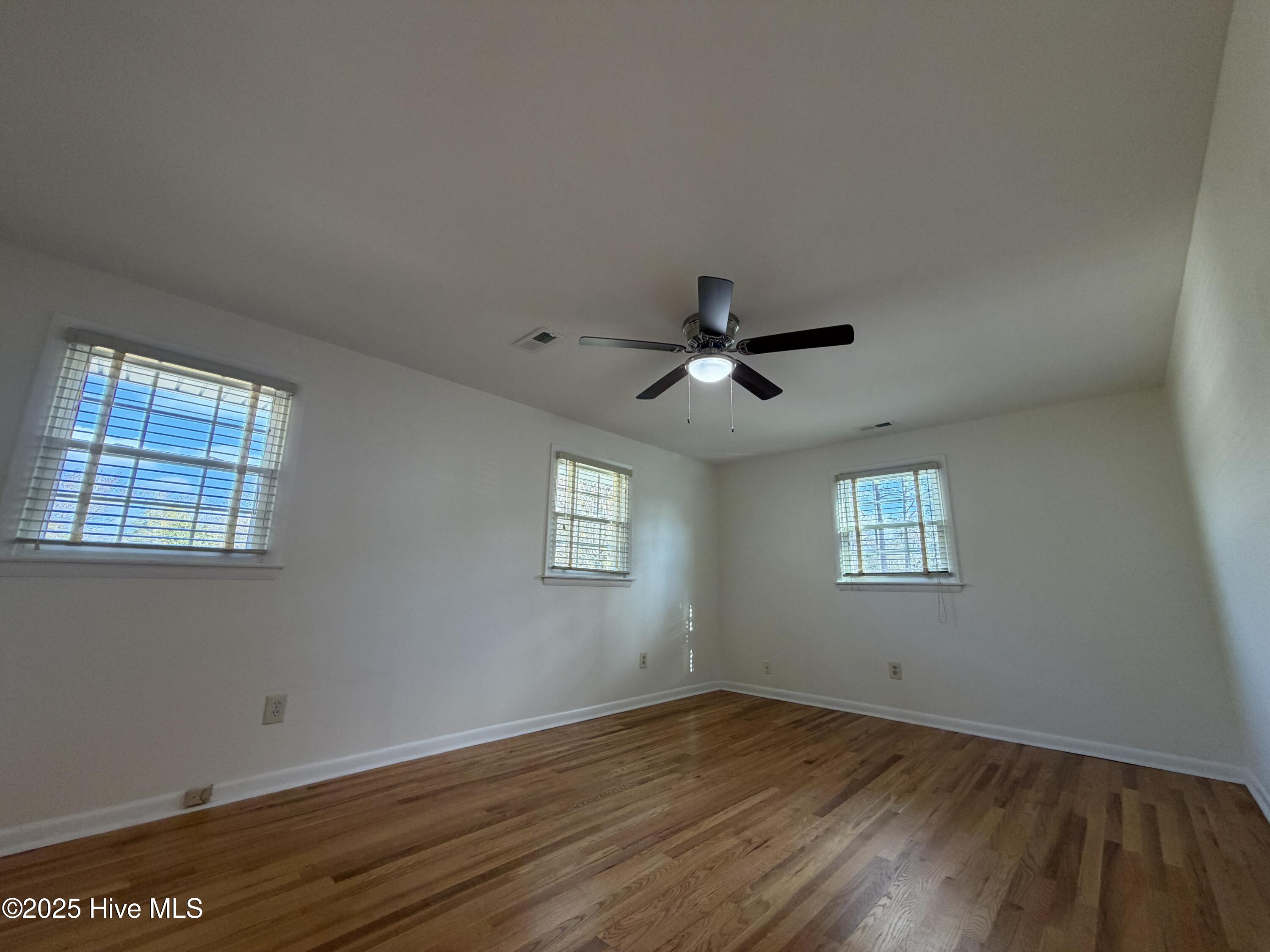 100533977 | Photo 25