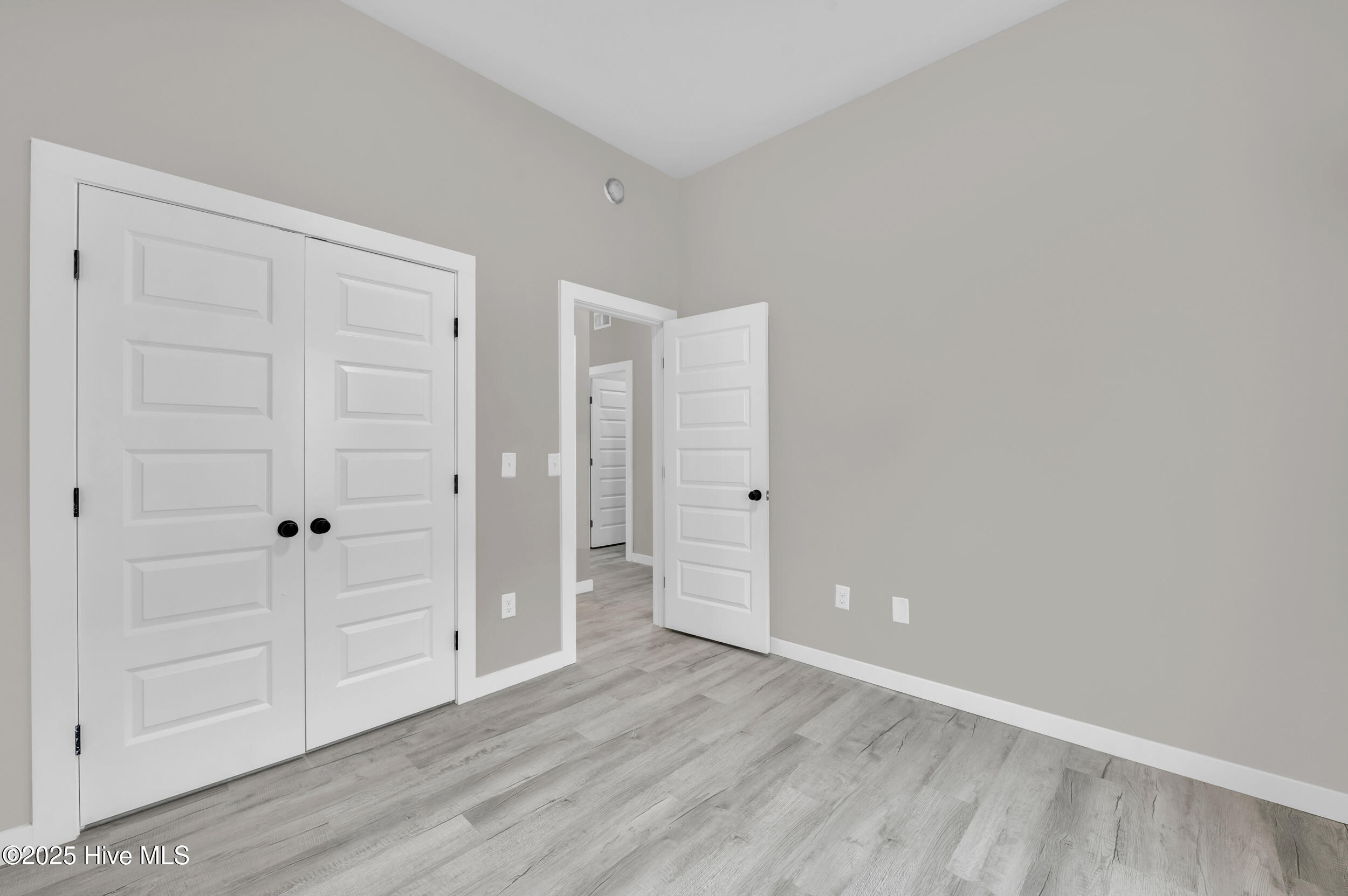 100546383 | Photo 24