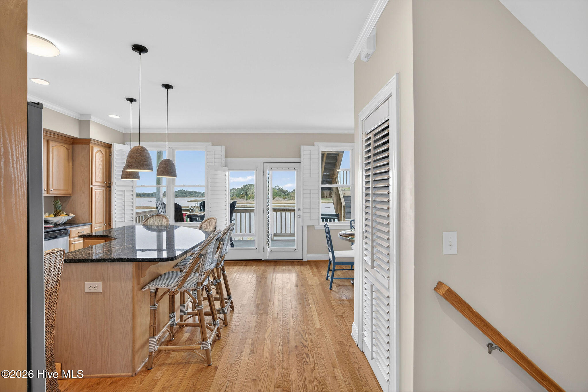 100558611 | Photo 18